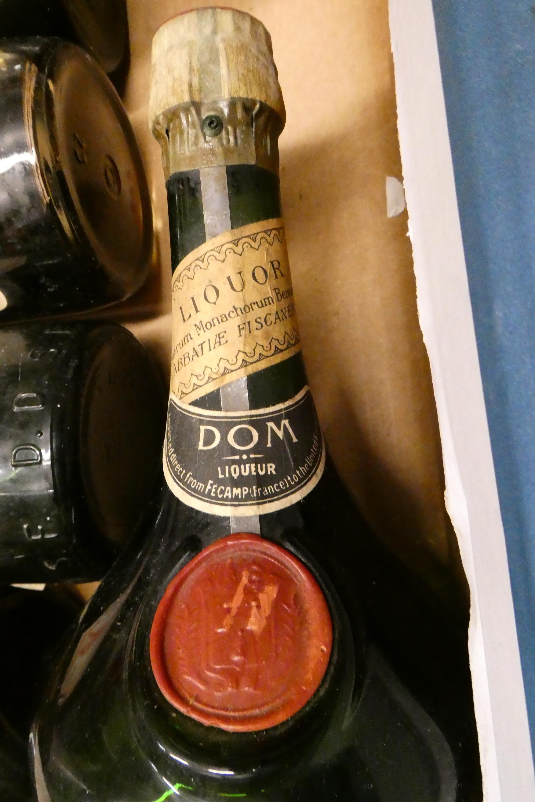 A quantity of mixed wine Image