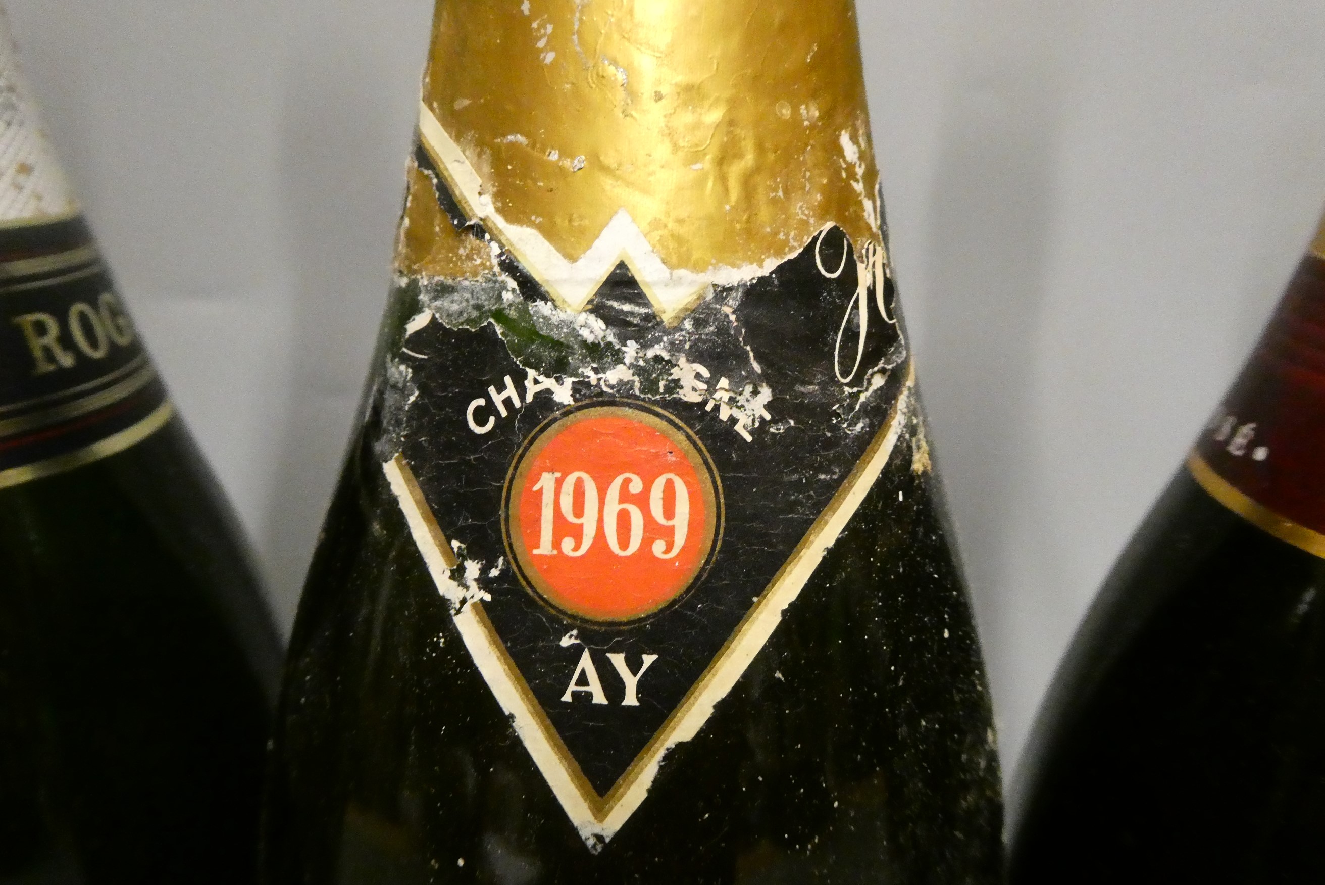 Nine bottles of mainly wine and champagne Image
