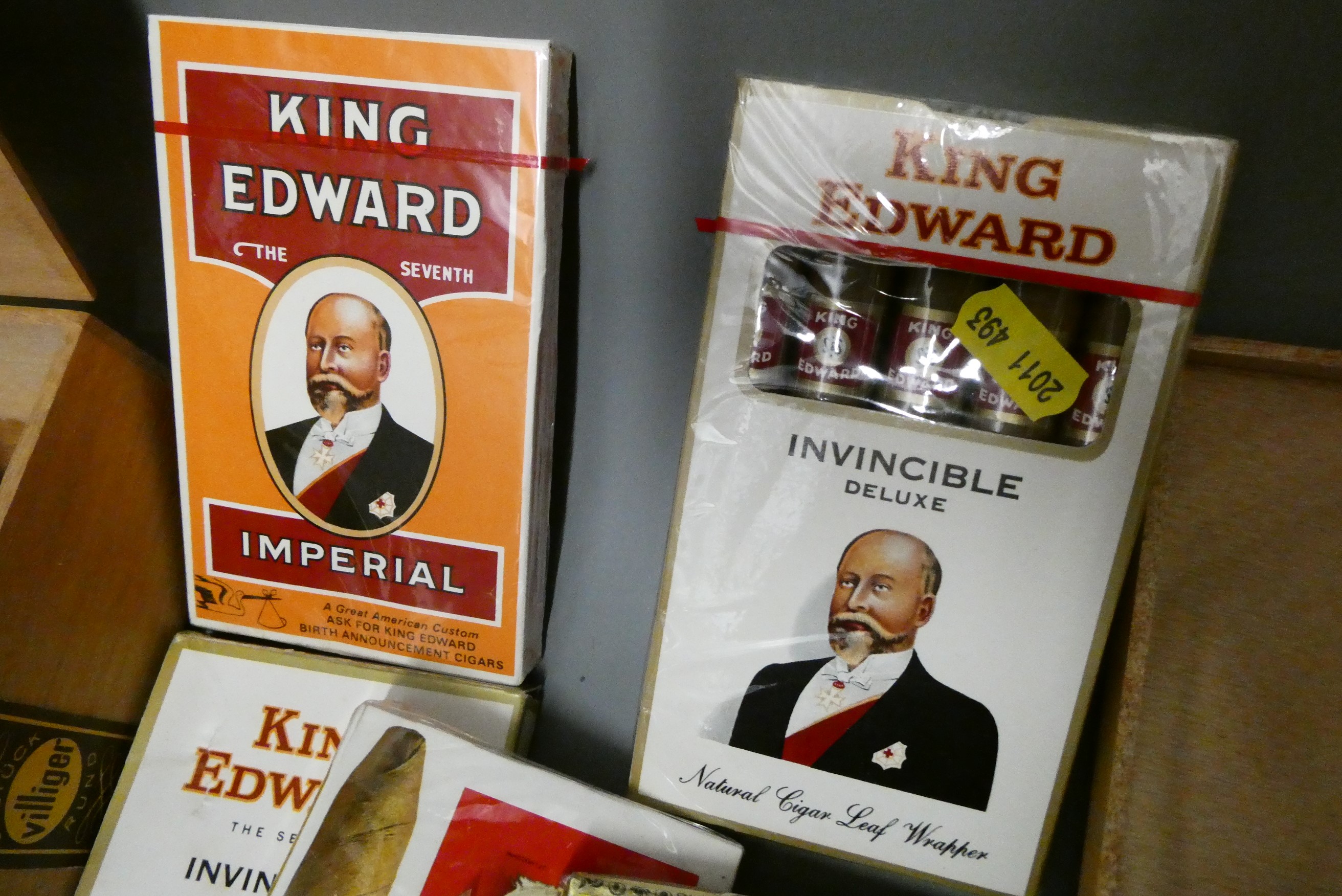 Quantity of mixed cigars, including two 5 cigar boxed King Edward Imperial, 3 tubed Balmoral de Image