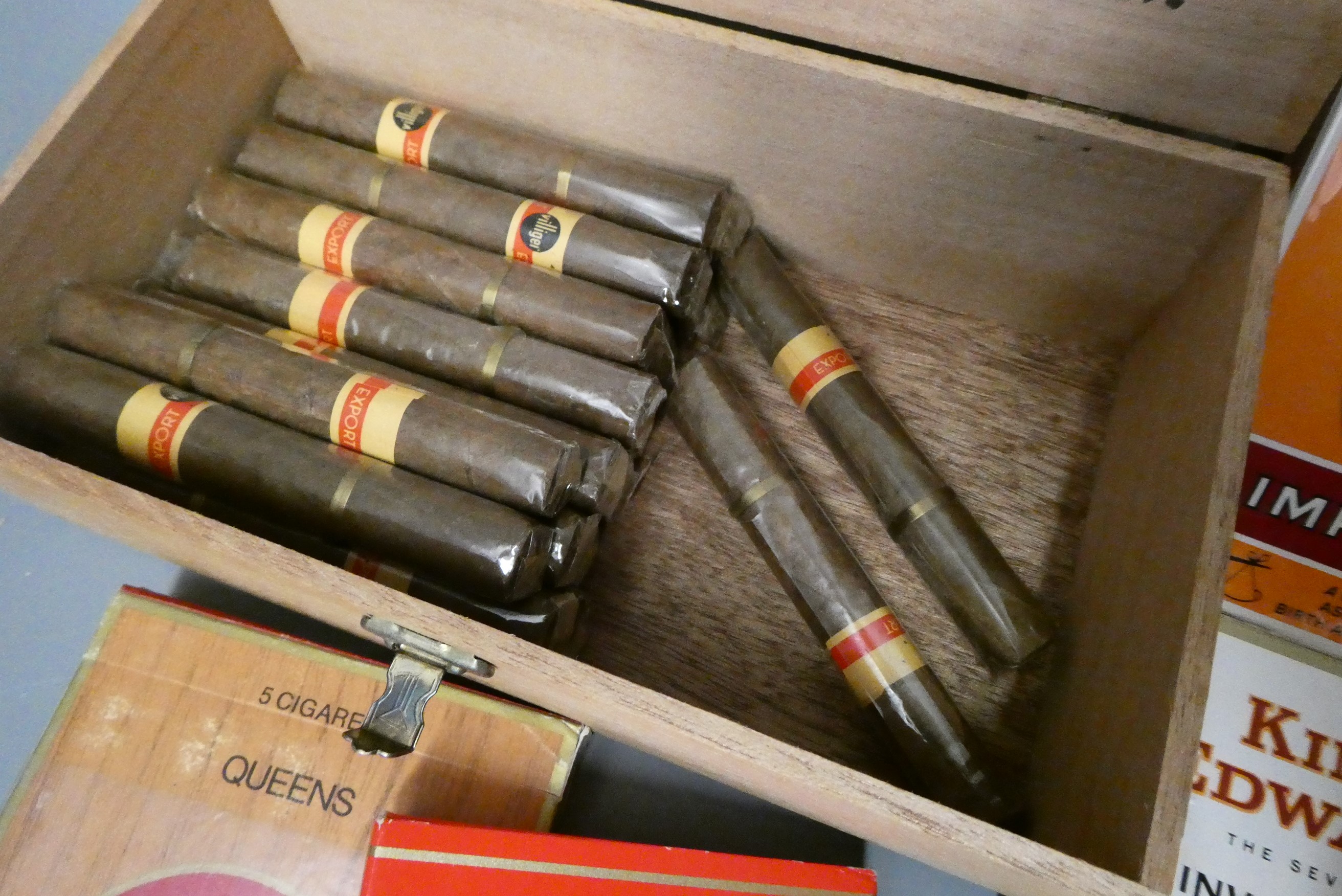 Quantity of mixed cigars, including two 5 cigar boxed King Edward Imperial, 3 tubed Balmoral de Image