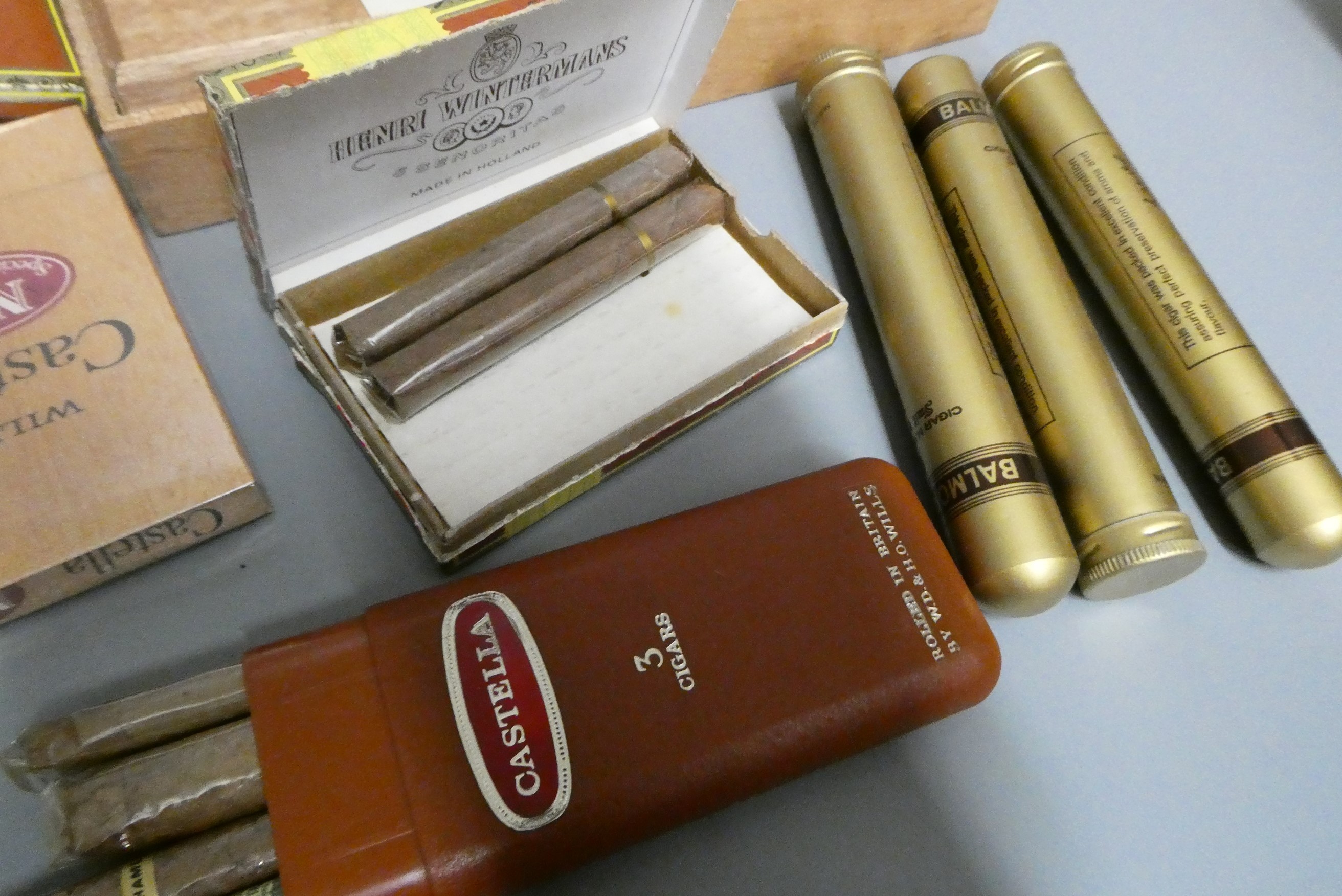Quantity of mixed cigars, including two 5 cigar boxed King Edward Imperial, 3 tubed Balmoral de Image