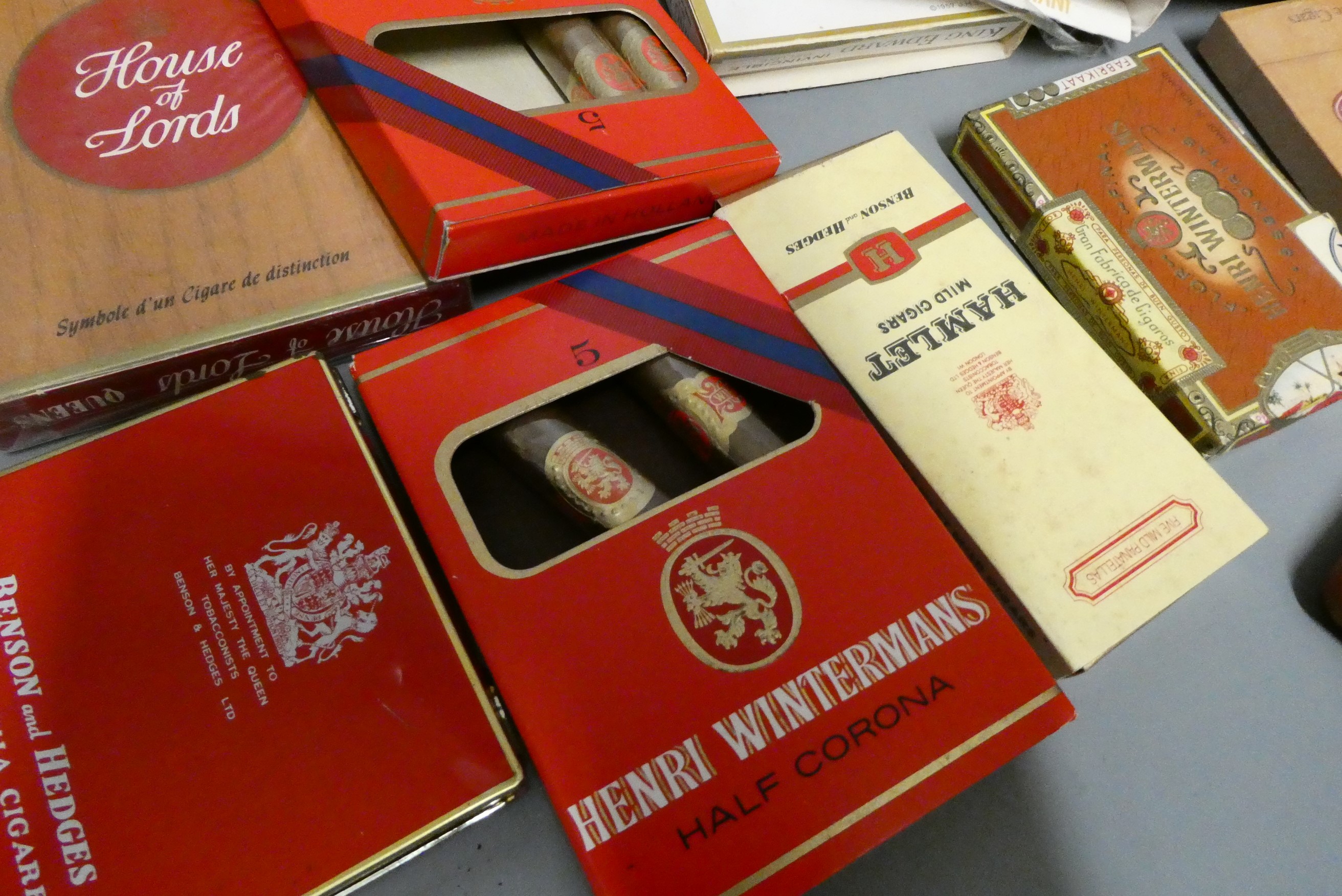 Quantity of mixed cigars, including two 5 cigar boxed King Edward Imperial, 3 tubed Balmoral de Image