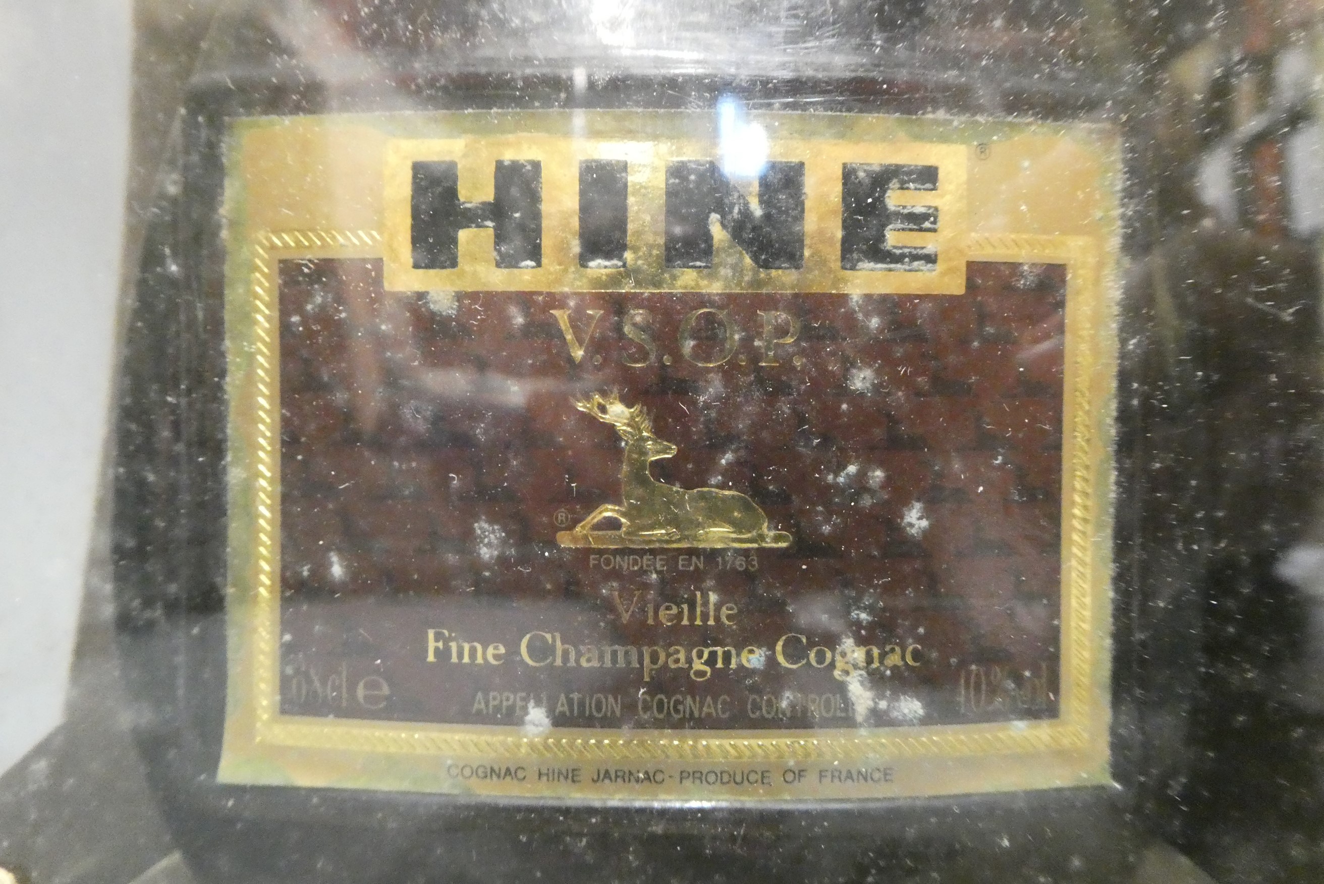 Hine VSOP fine champagne cognac, in presentation box with glasses, 68cl (Est. plus 24% premium inc. Image