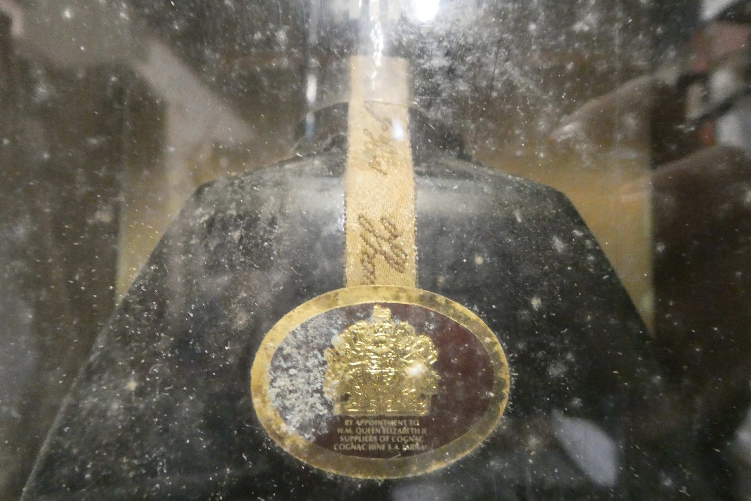 Hine VSOP fine champagne cognac, in presentation box with glasses, 68cl (Est. plus 24% premium inc. Image