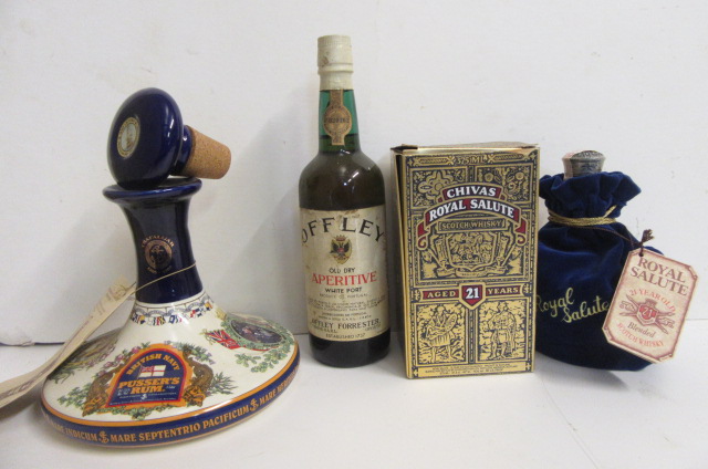 One pottery ship's decanter Posser's Rum Image