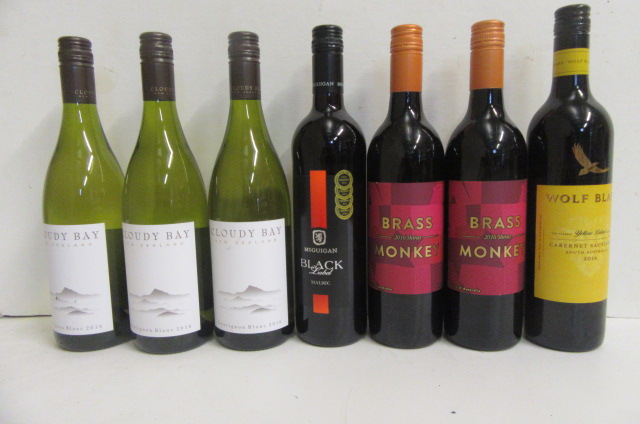 Three bottles 2016 Cloudy Bay Sauvignon Black (New Zealand) Image