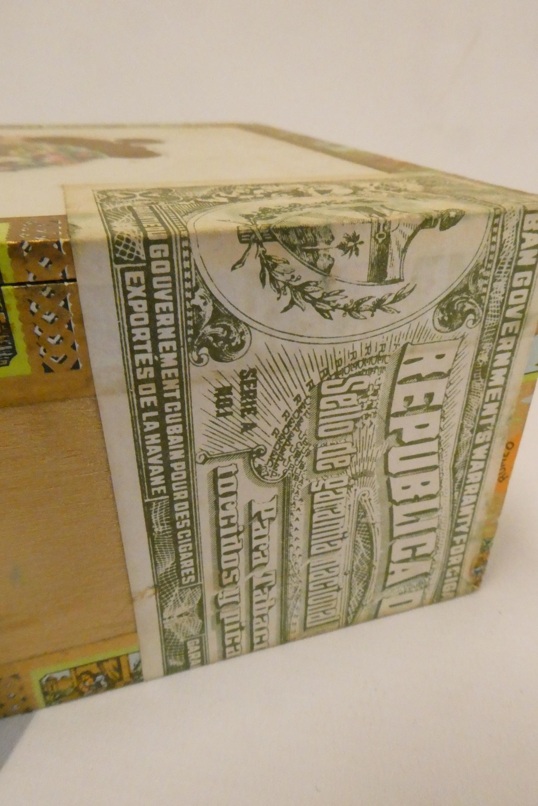 A box of 25 Romeo Y Julieta No.2 cigars, individually tubed (Est. plus 24% premium inc. VAT) Image