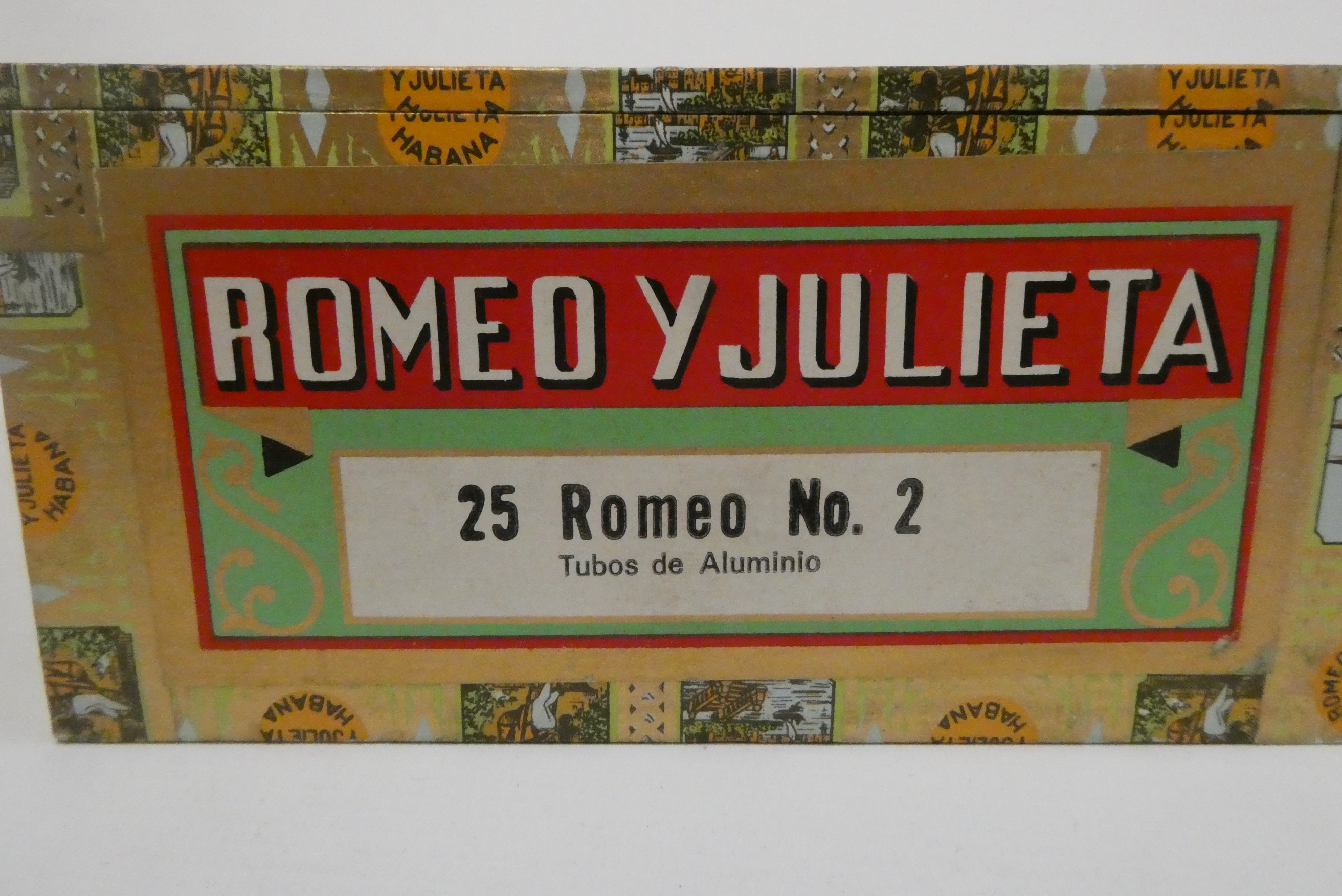 A box of 25 Romeo Y Julieta No.2 cigars, individually tubed (Est. plus 24% premium inc. VAT) Image