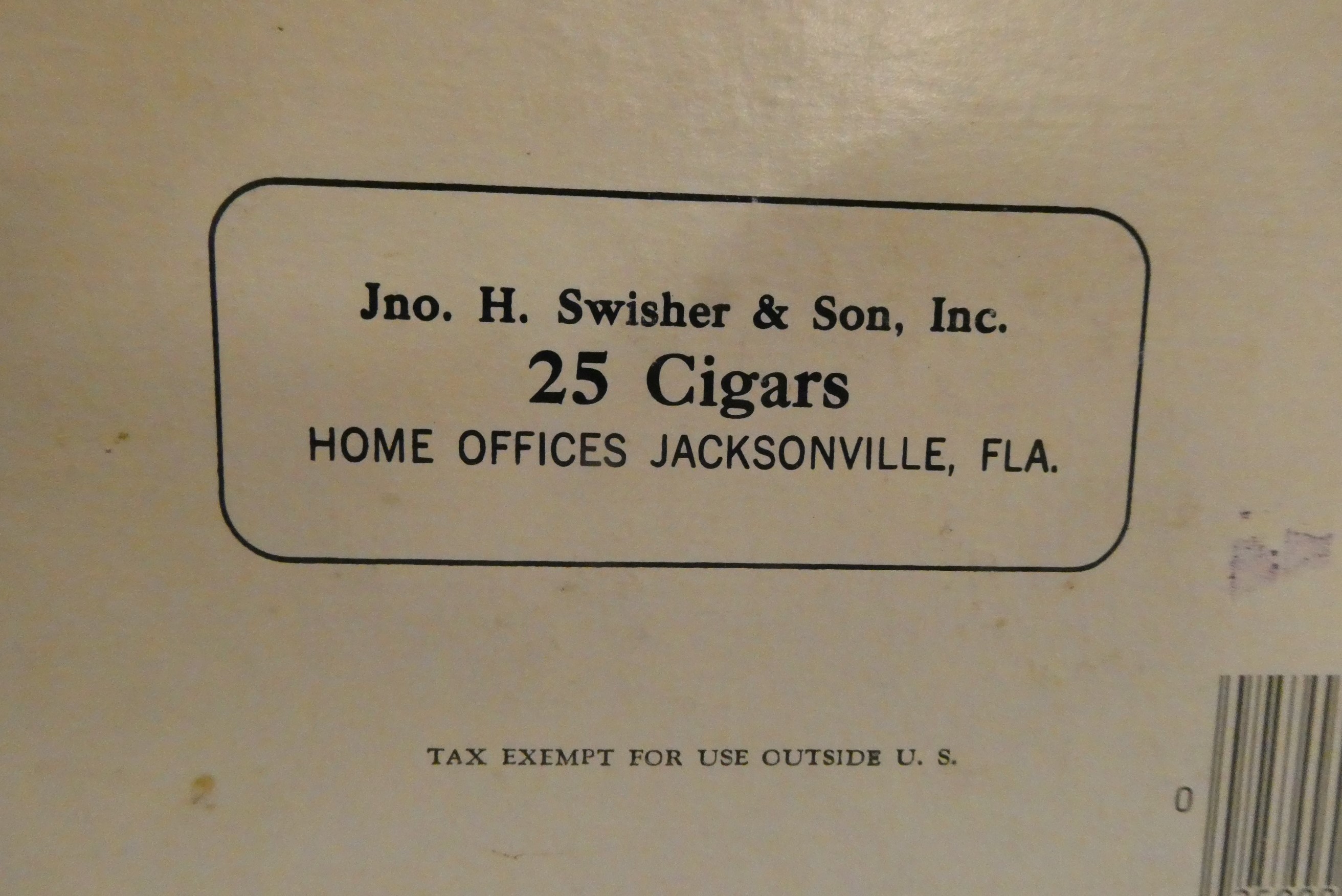 A box of 25 King Edward Invincible Deluxe cigars (Est. plus 24% premium inc. VAT) Image