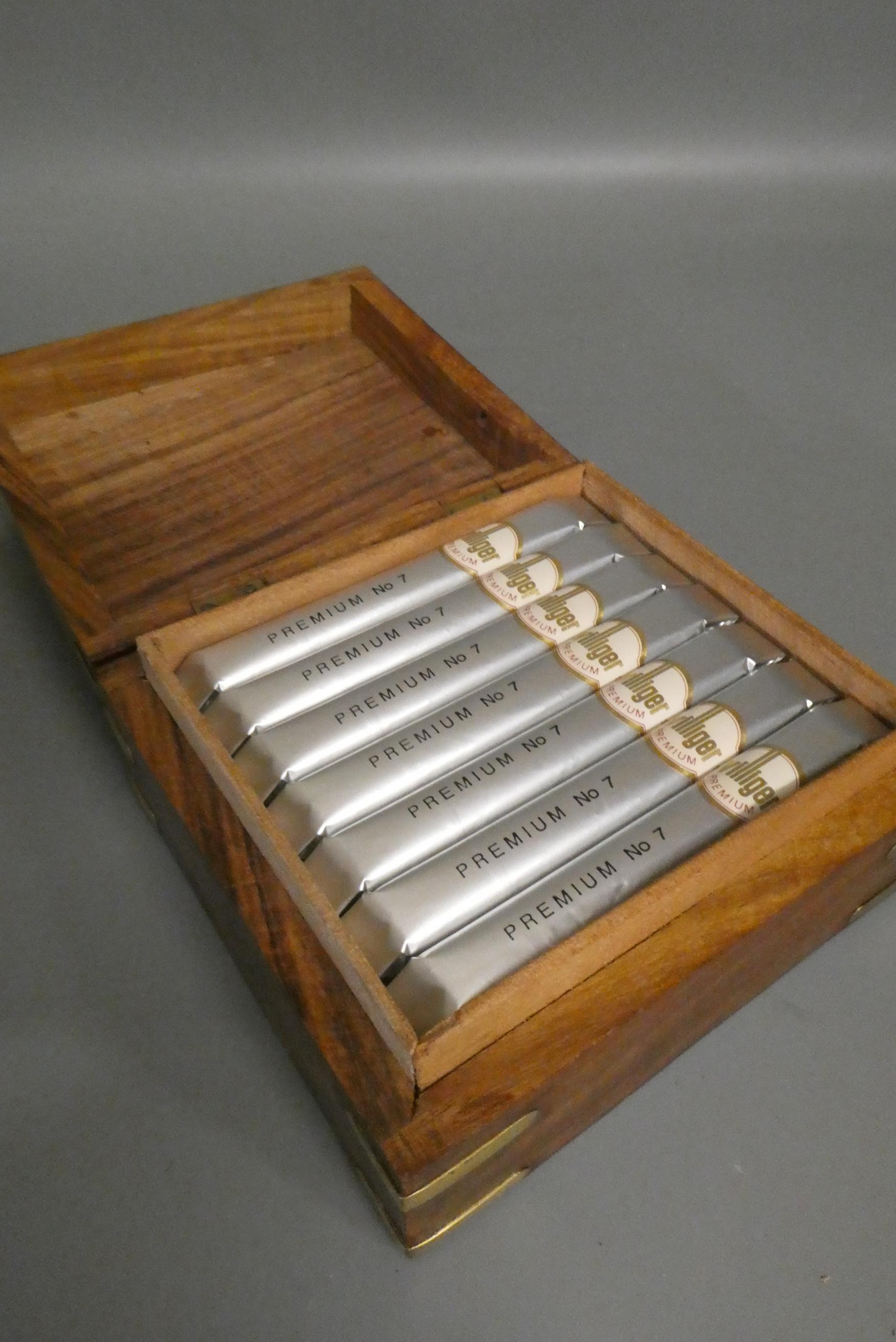 Twenty eight Villiger Premium No.7 cigars, all seperately wrapped and contained within an original Image