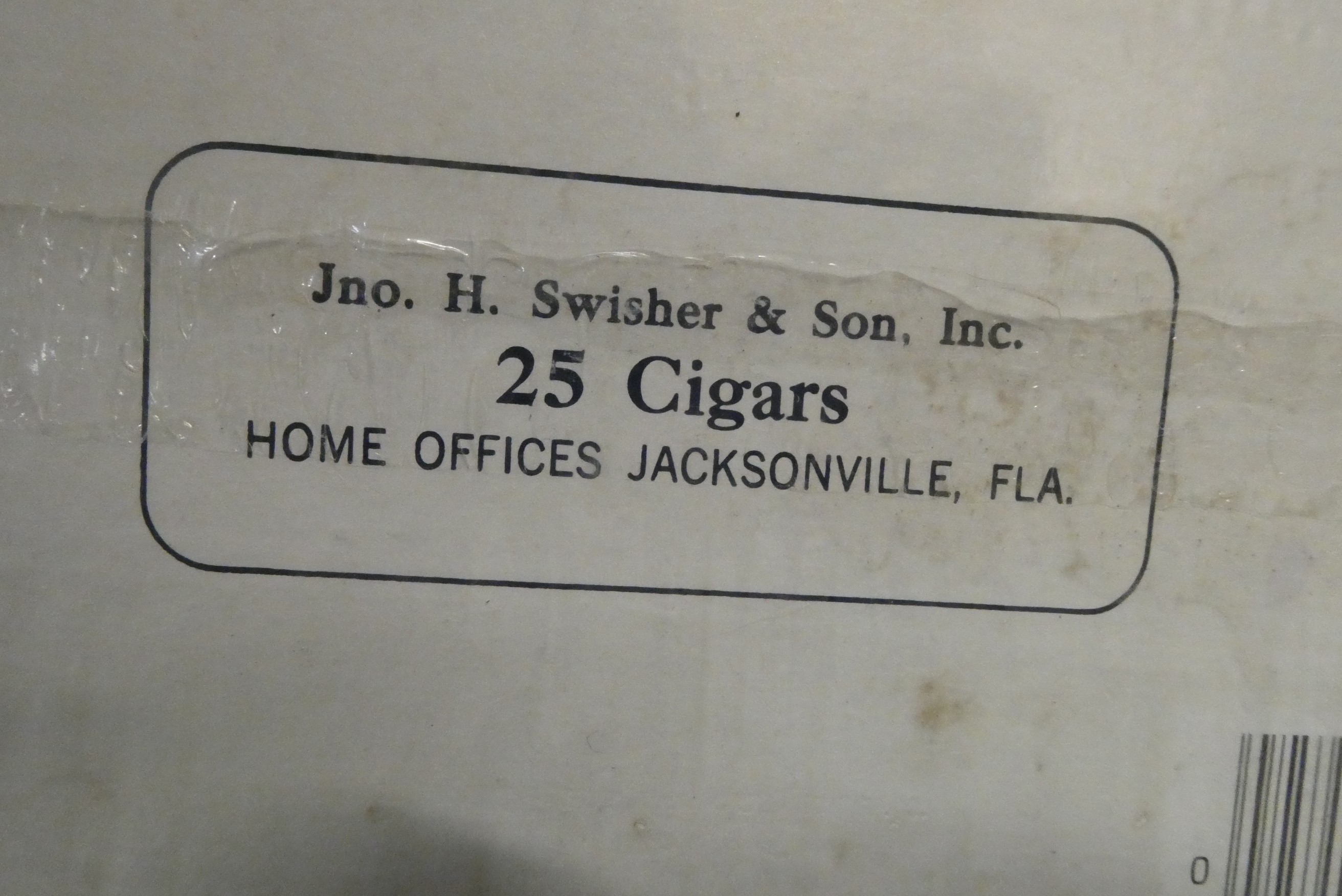 Twenty five King Edward Invincible Deluxe cigars, boxed and sealed (Est. plus 24% premium inc. VAT) Image