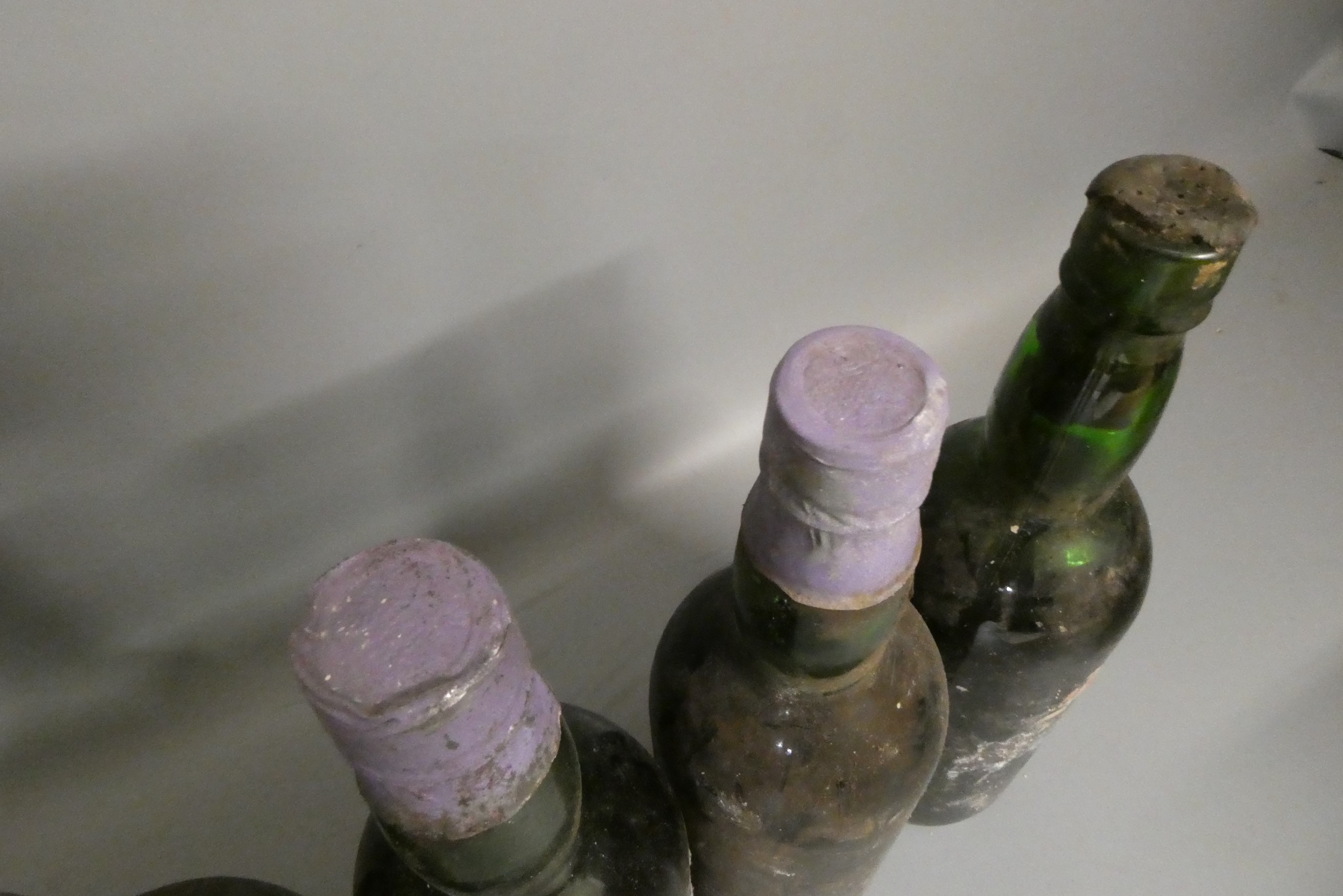 Six bottles of vintage port, comprising five Serafin Cabral 1970 vintage port and an unlabelled Image