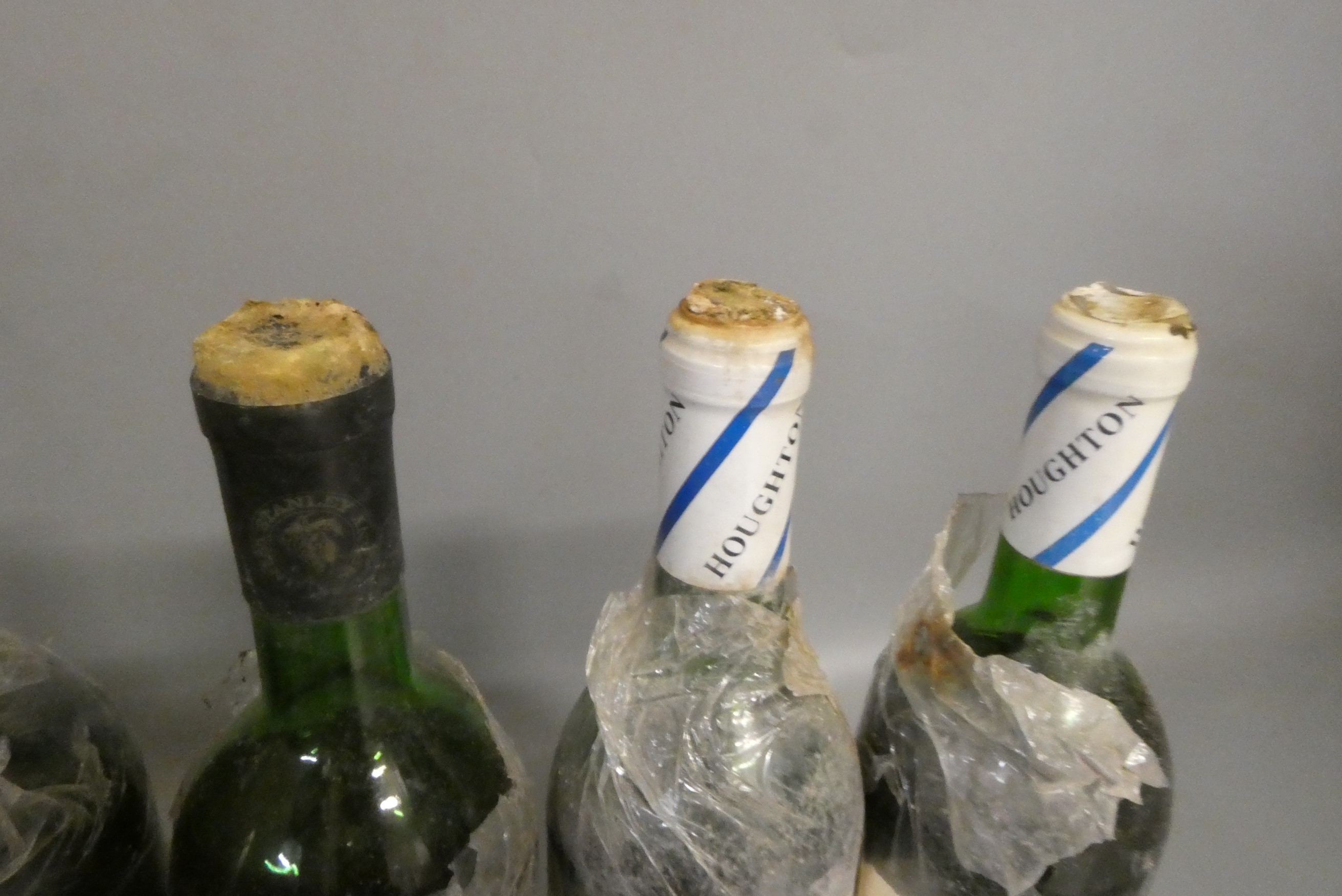 Six bottles of mainly New World wine Image