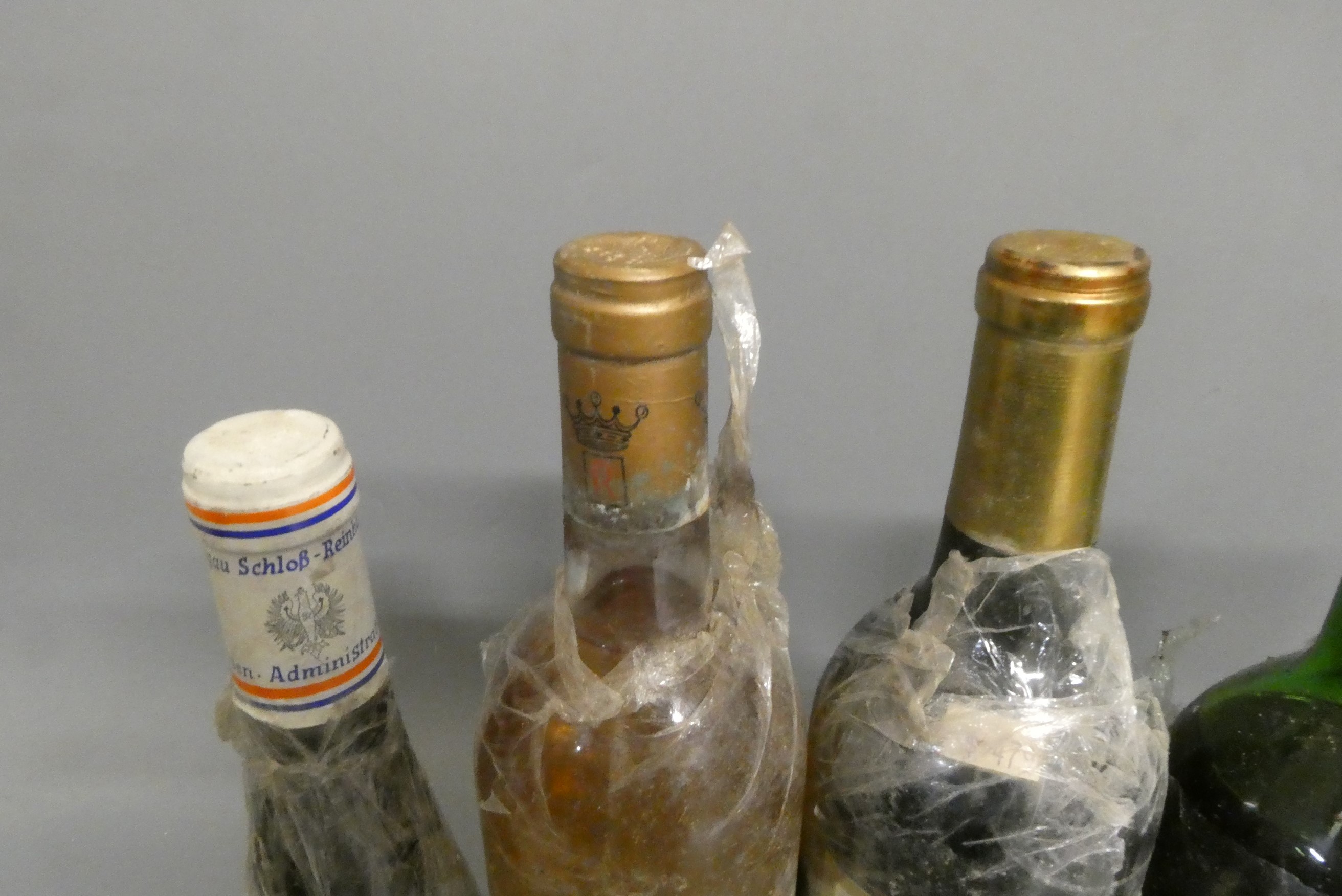 Six bottles of mainly New World wine Image