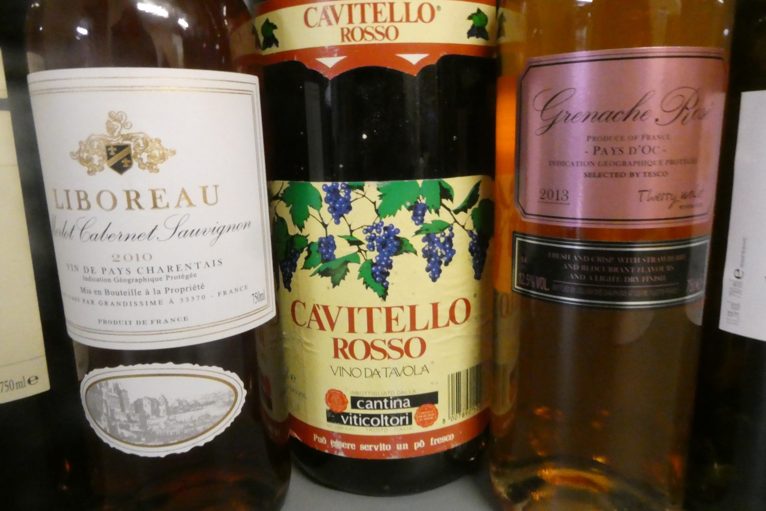 Twelve bottles of French & Italian wine Image