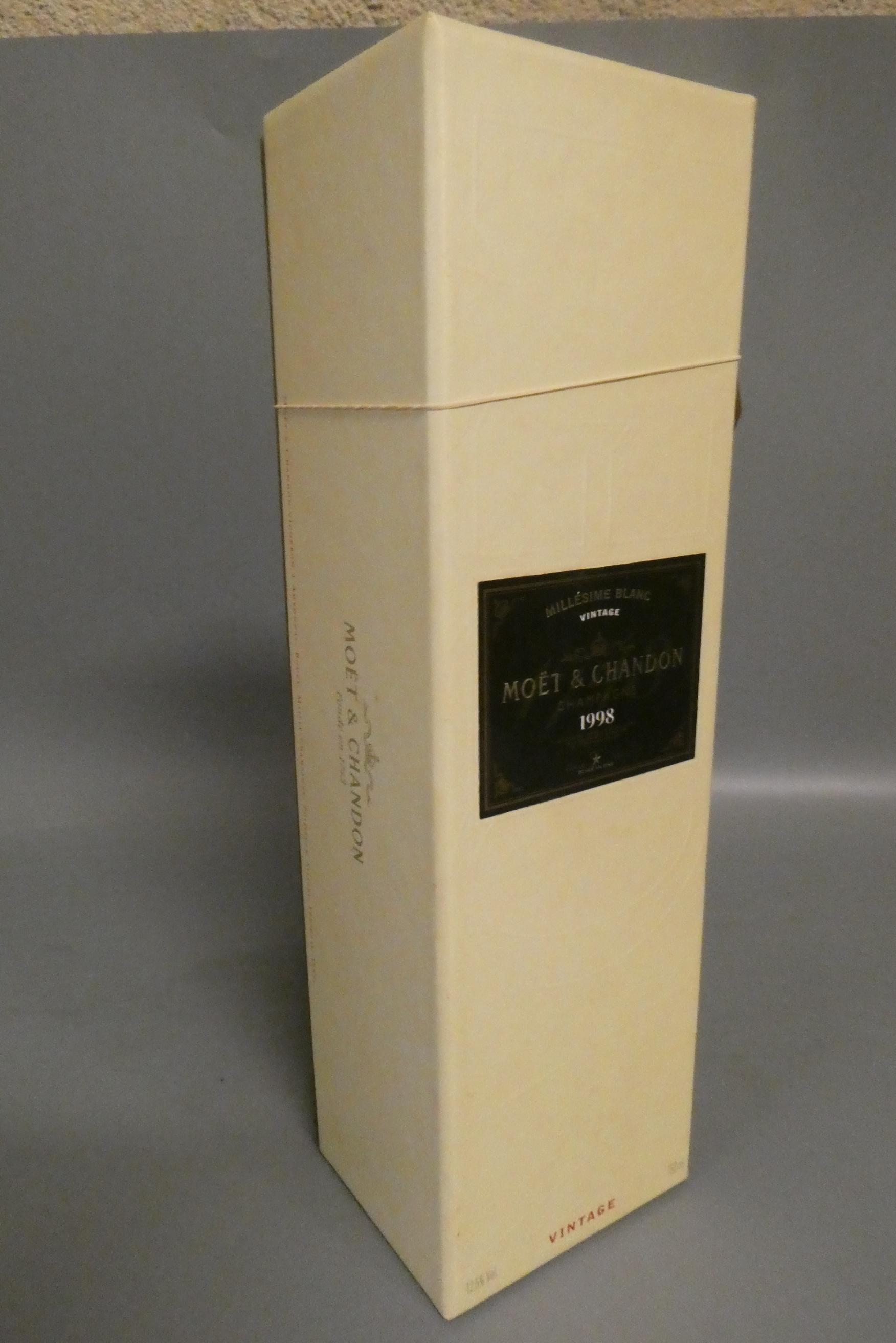 One bottle Moet & Chandon 1998 vintage champagne, boxed (Est. plus 24% premium inc. VAT) Image