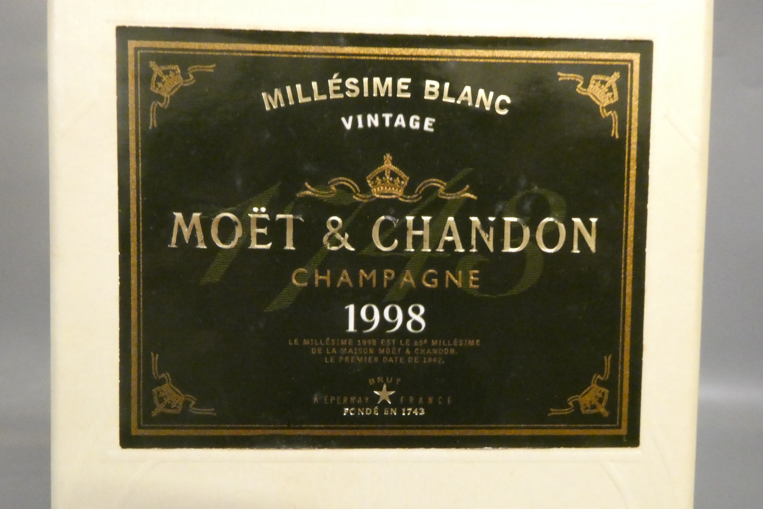 One bottle Moet & Chandon 1998 vintage champagne, boxed (Est. plus 24% premium inc. VAT) Image