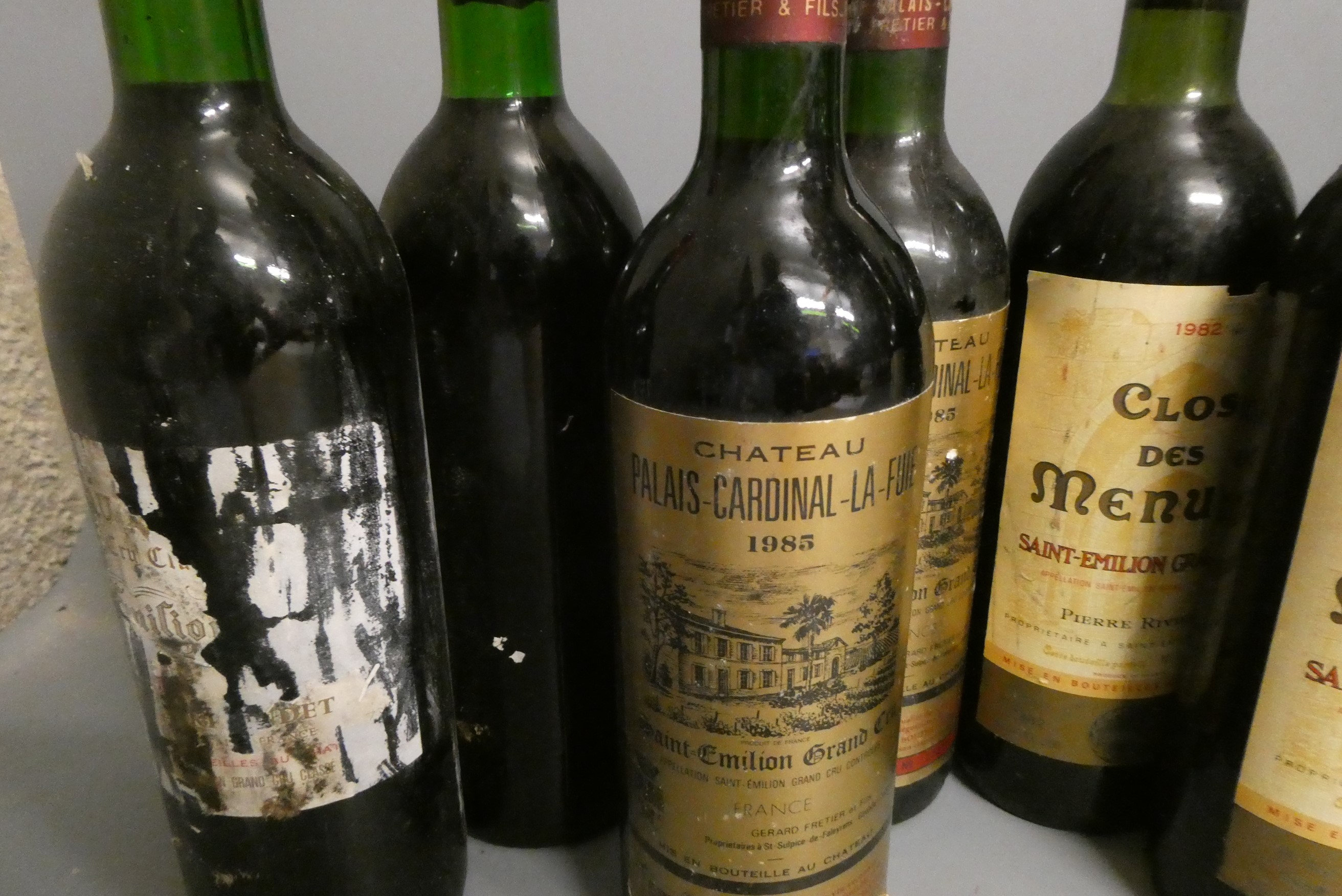 Fifteen bottles of Saint Emilion red Image