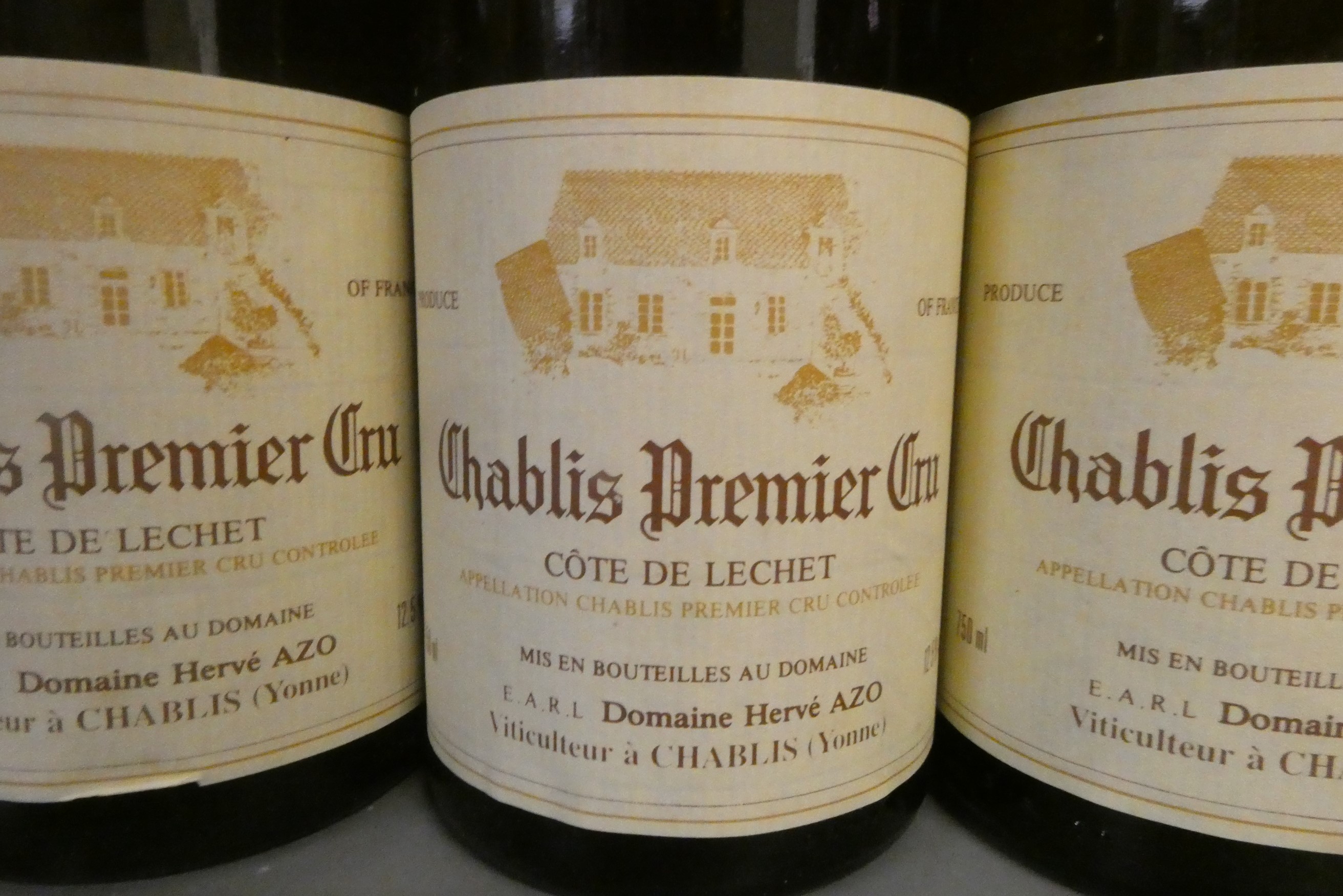 Eight bottles Chablis Premier Cru, 1996, cote de Lechet, OC (Est. plus 24% premium inc. VAT) Image