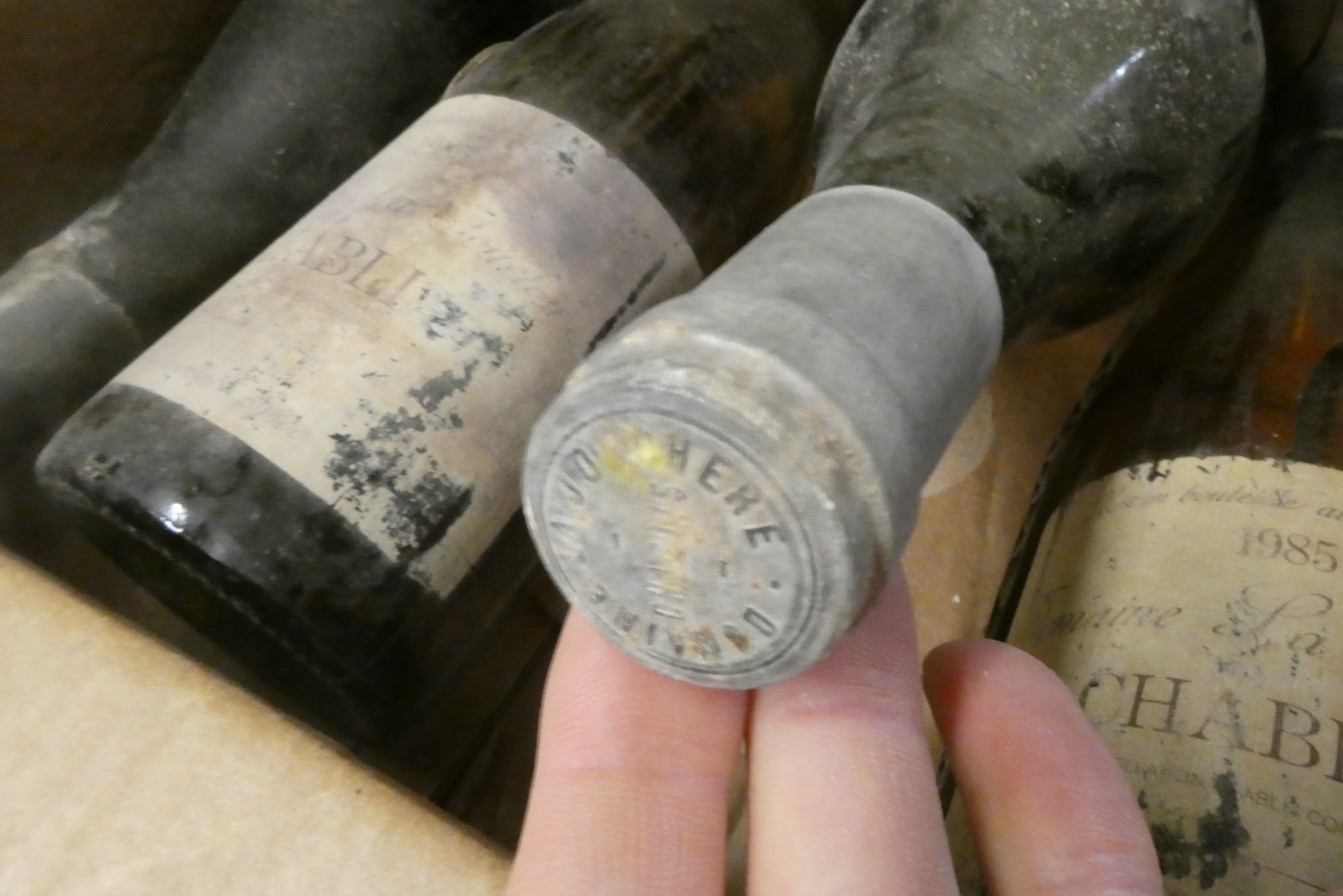 Six bottles Chablis, 1985, Domaine la Jouchere (Est. plus 24% premium inc. VAT) Image