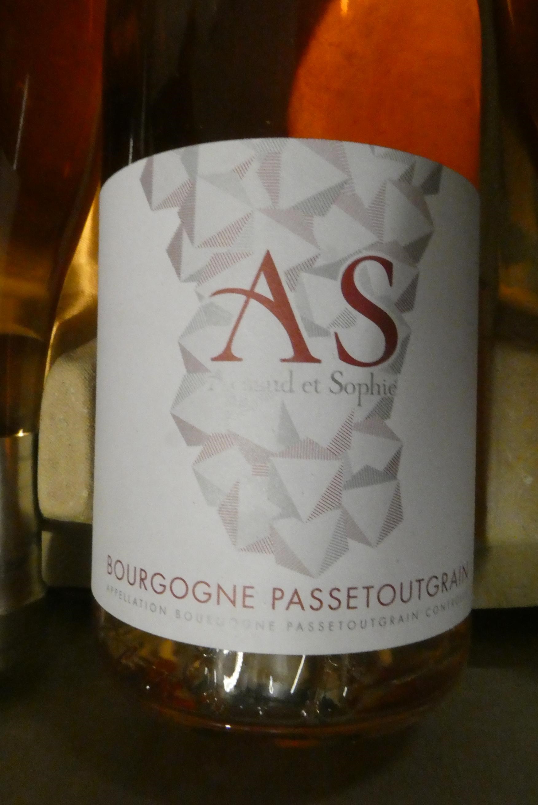 Twelve bottles Bourgogne Passetoutgrain, 2018, Arnaud et Sophie, OC (Est. plus 24% premium inc. VAT) Image
