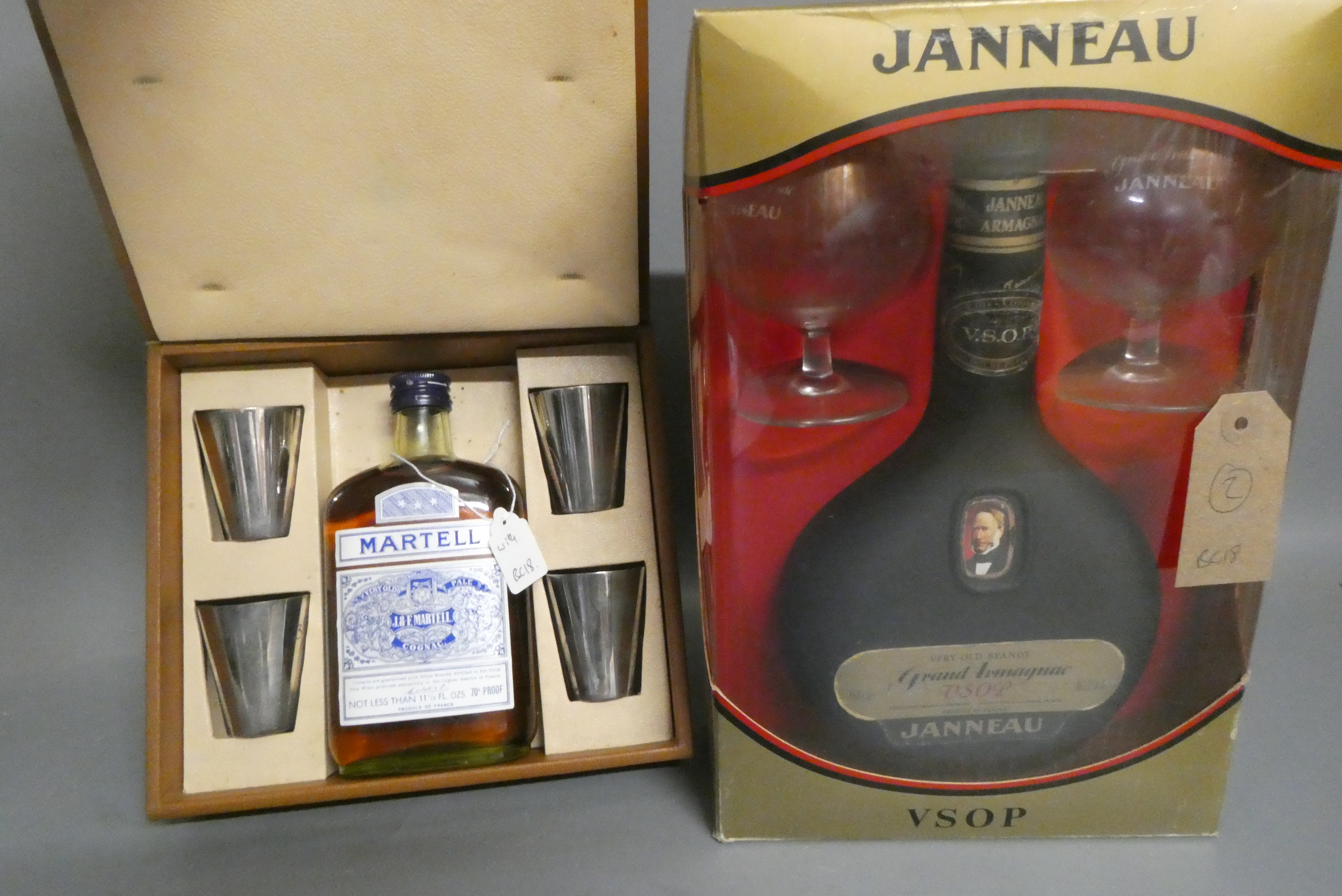 Two presentation boxes Image