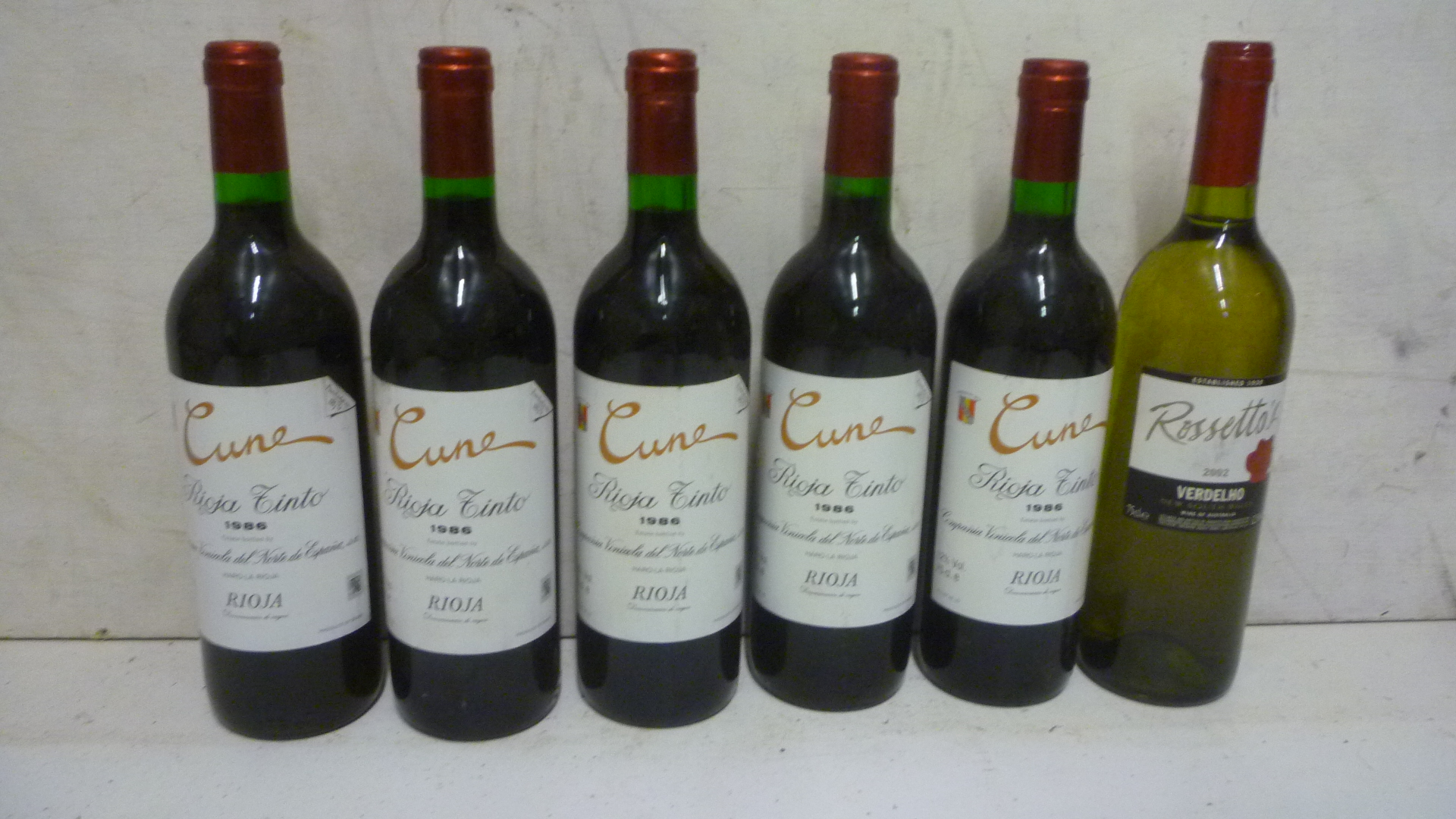 Five bottles 1986 Cune Rioja Tinto Image