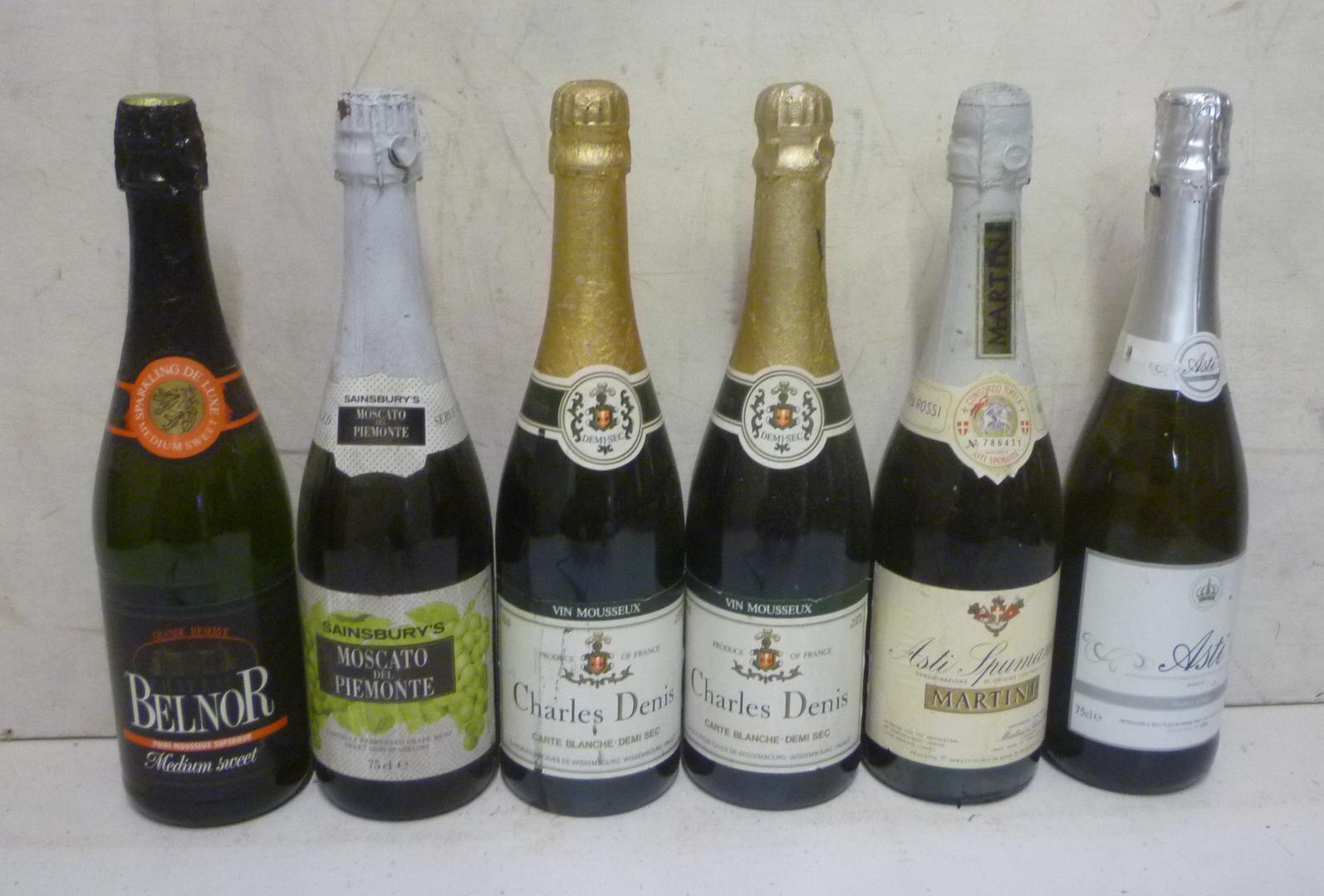 One bottle NV Asti Dulce Image