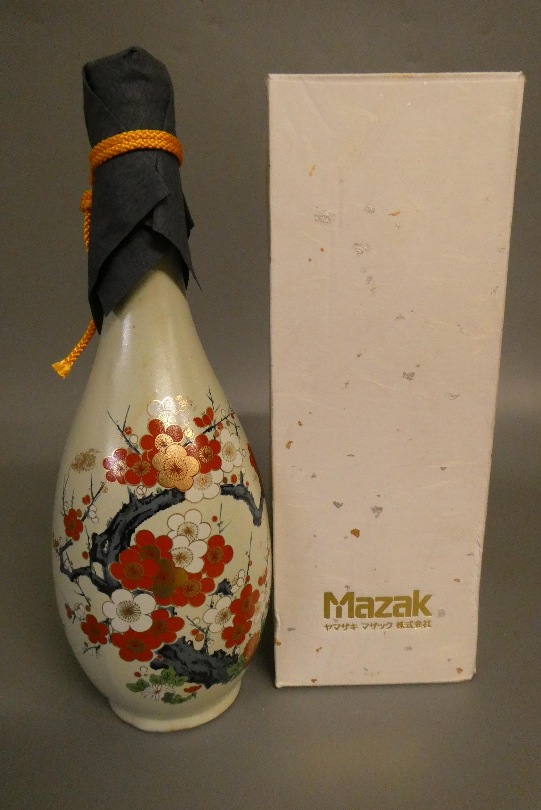 1 ceramic bottle of Mazak Saki, with floral design, boxed (Est. plus 24% premium inc. VAT) Image