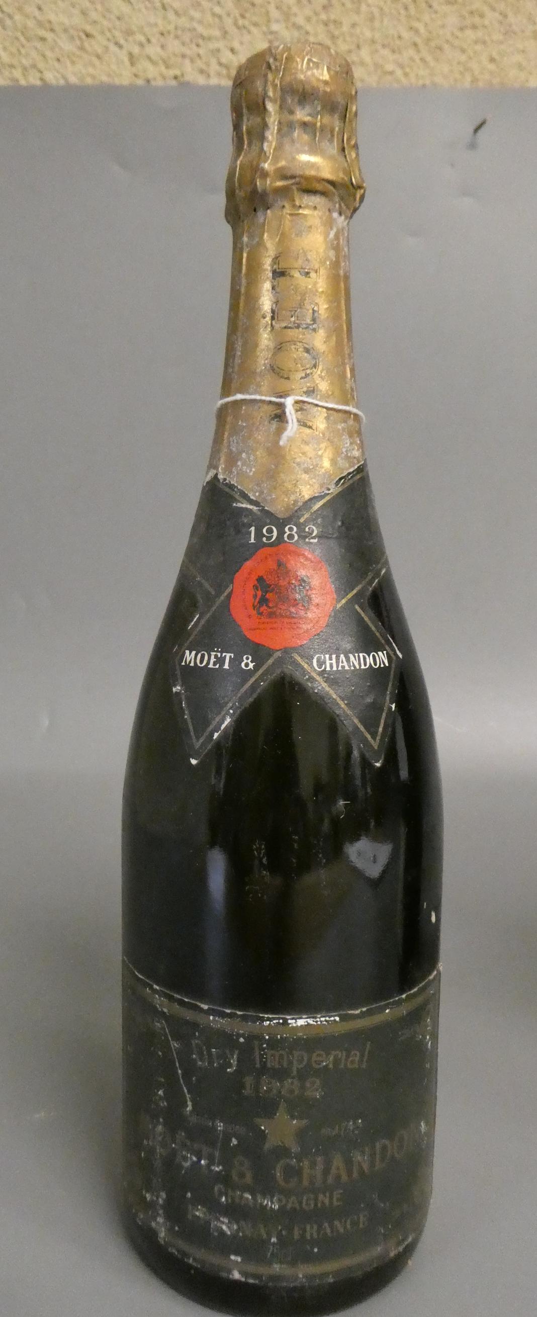 1 bottle Moet & Chandon, 1982, Dry Imperial champagne (Est. plus 24% premium inc. VAT) Image