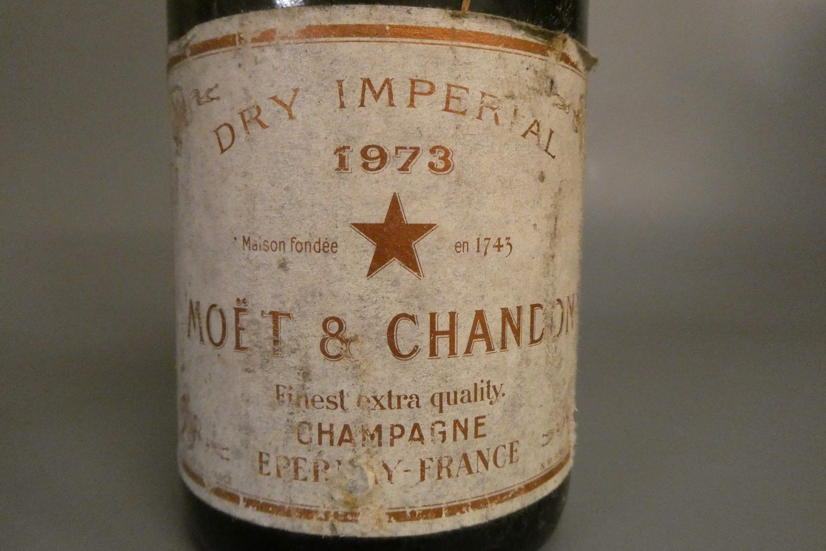 1 bottle Moet & Chandon, 1973, Dry Imperial champagne (Est. plus 24% premium inc. VAT) Image