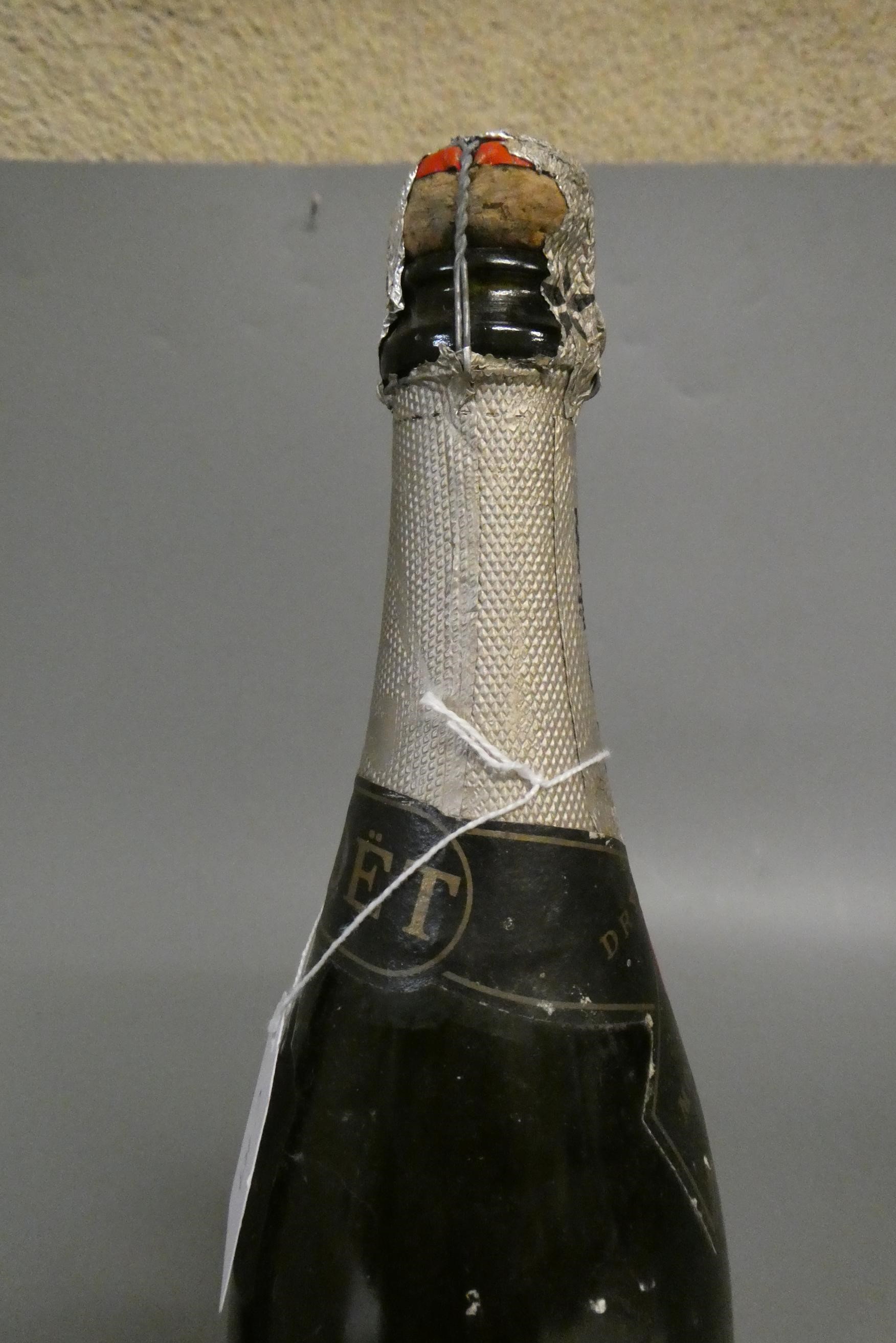1 bottle Moet & Chandon, 1973, Dry Imperial champagne (Est. plus 24% premium inc. VAT) Image