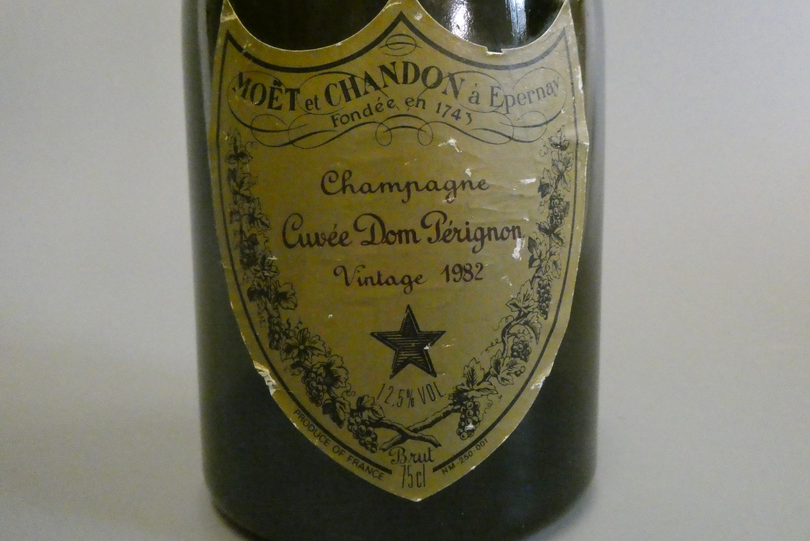 1 bottle Moet et Chandon, 1982, Dom Perignon (Est. plus 24% premium inc. VAT) Image
