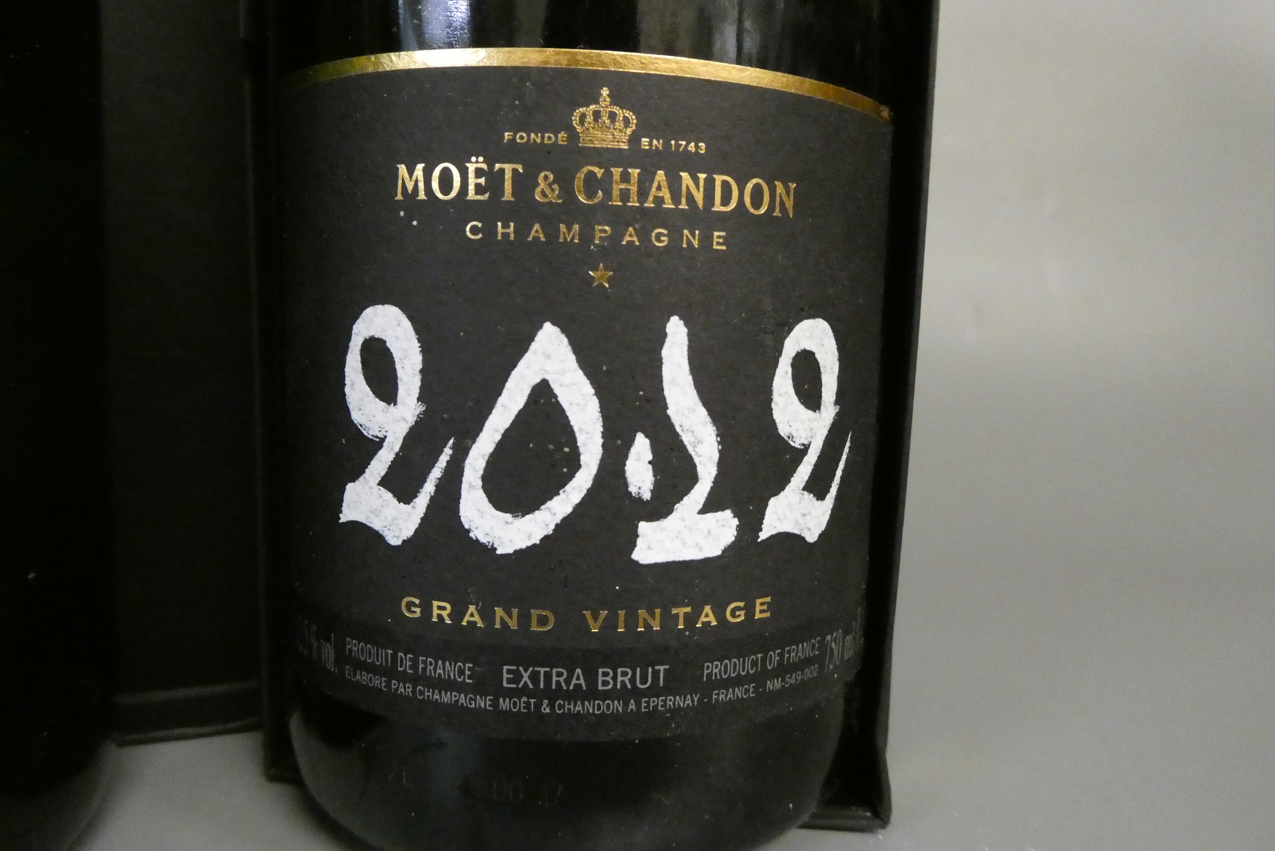 2 bottles of vintage champagne, comprising 1 2012 Moet & Chandon grand vintage and 1 2008 Veuve Image