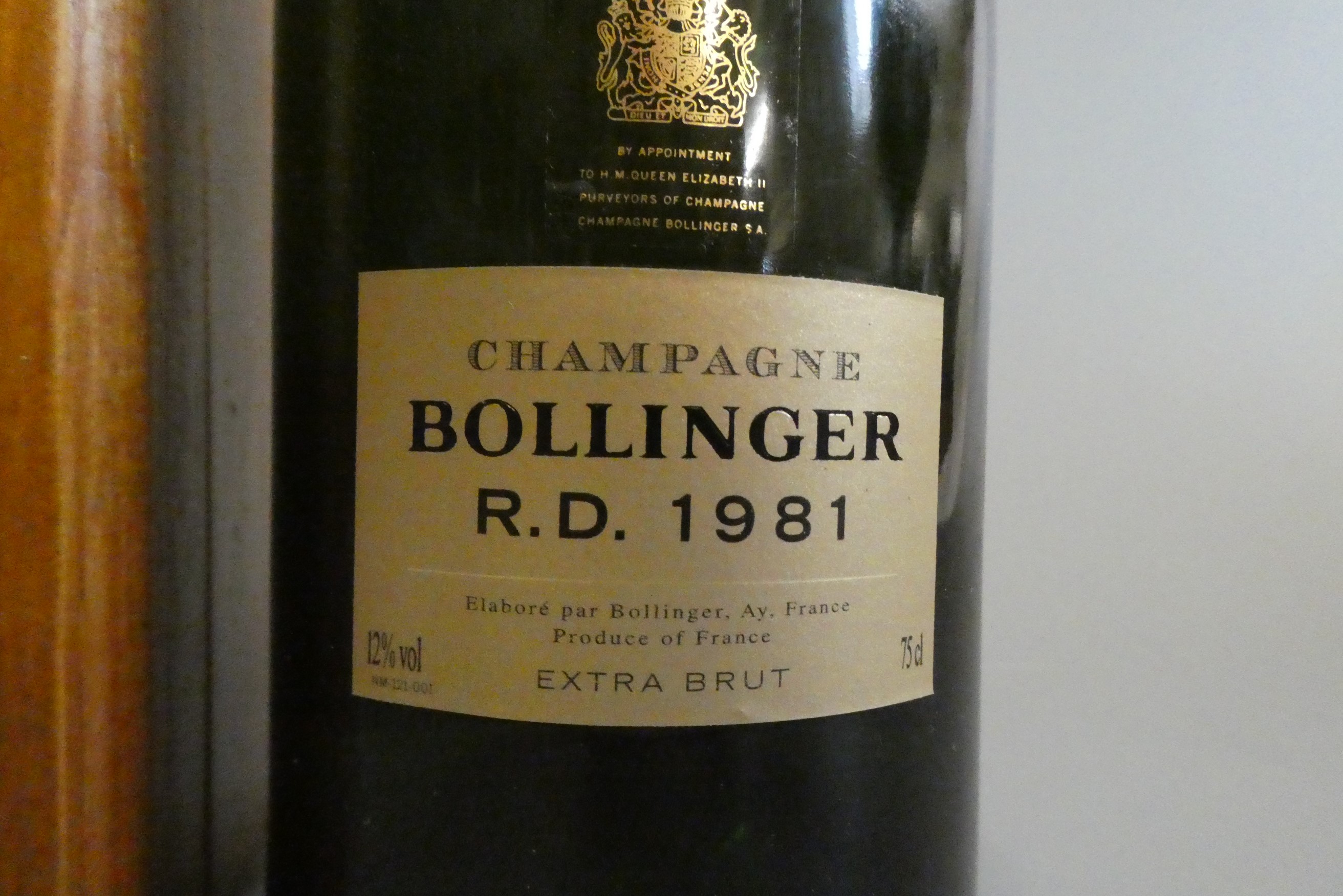 1 bottle Bollinger, R.D. 1981, extra brut champagne, wooden box (Est. plus 24% premium inc. VAT) Image