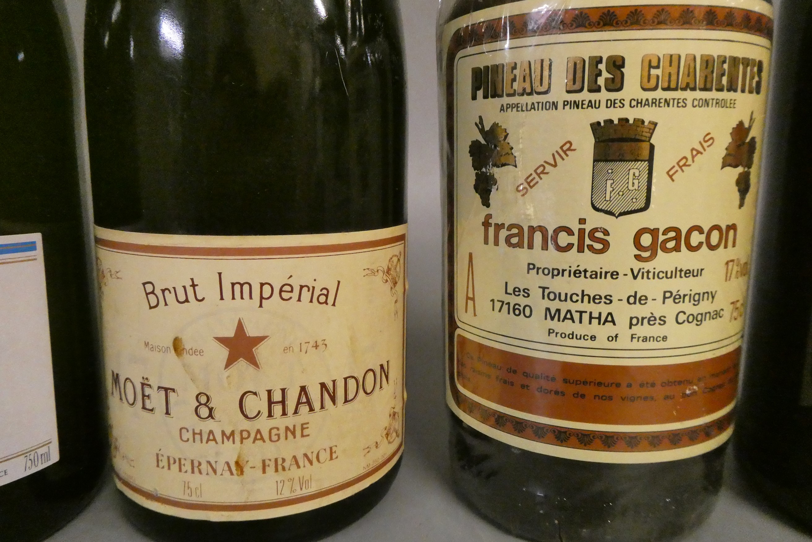 4 bottles comprising 1 Moet & Chandon Brut Imperial champagne, 1 Pol Remy brut, 1 Pineau des Image
