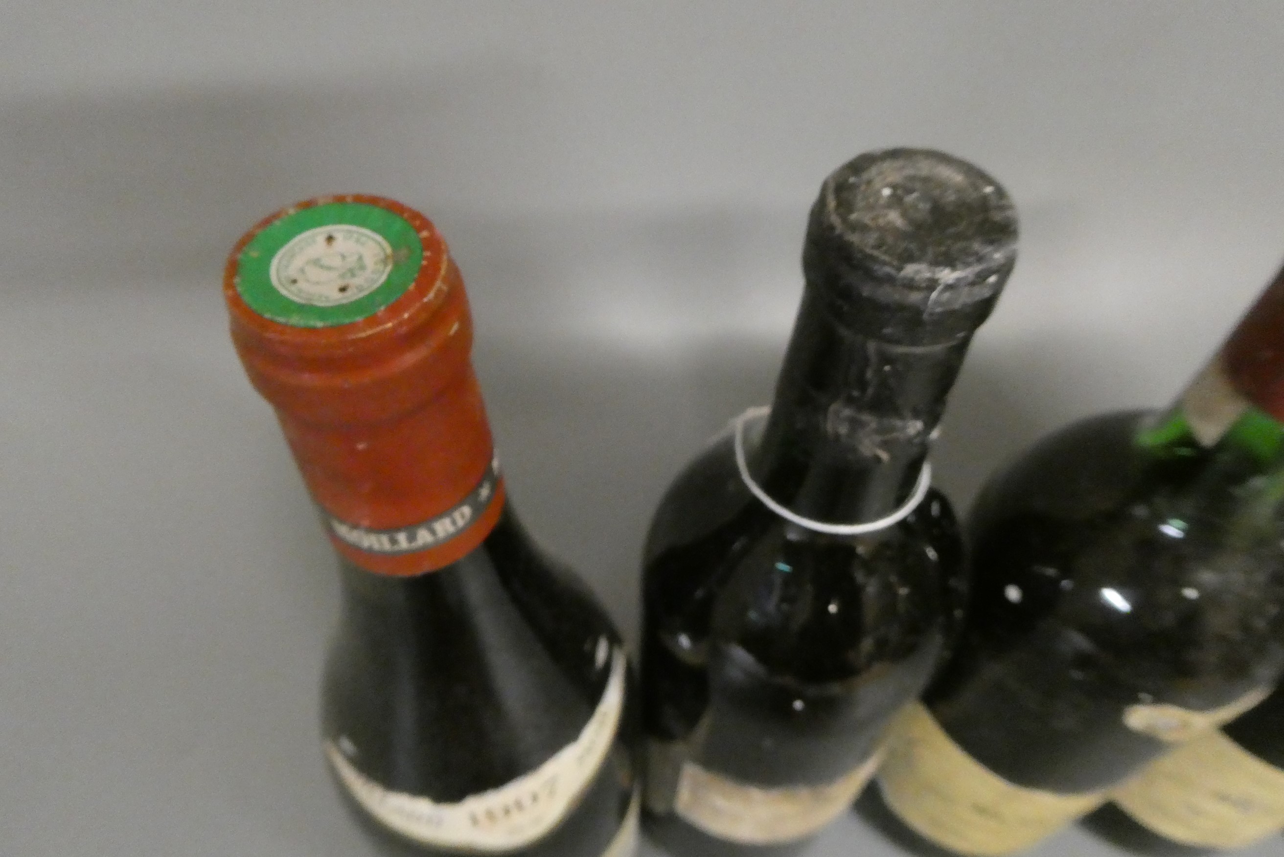 5 bottles of red, comprising 1 Gevrey-Chambertin, 1997, moillard, 1 Garrfeira Particular, 1963, Image