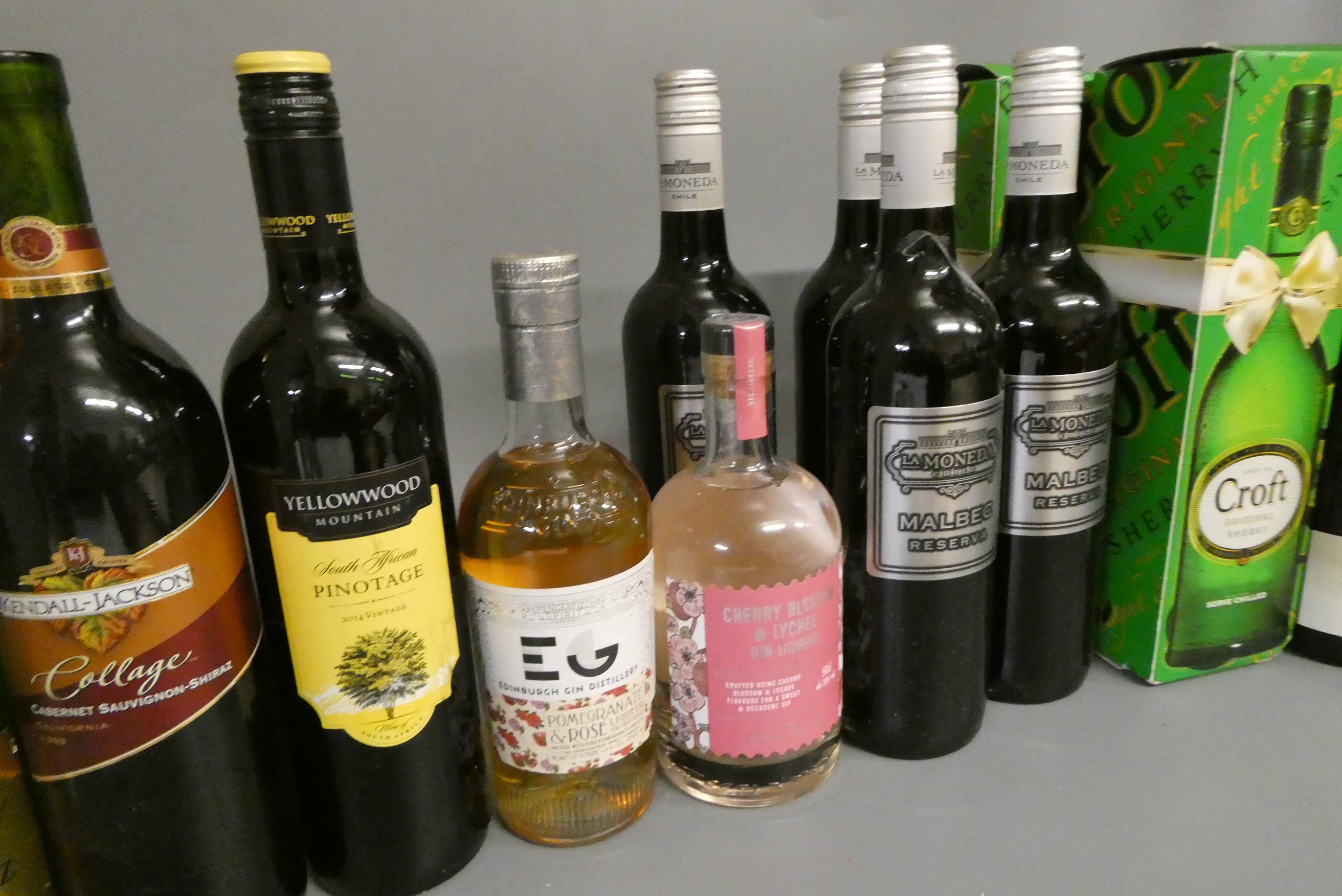 19 bottles of mixed wine & liqueur Image