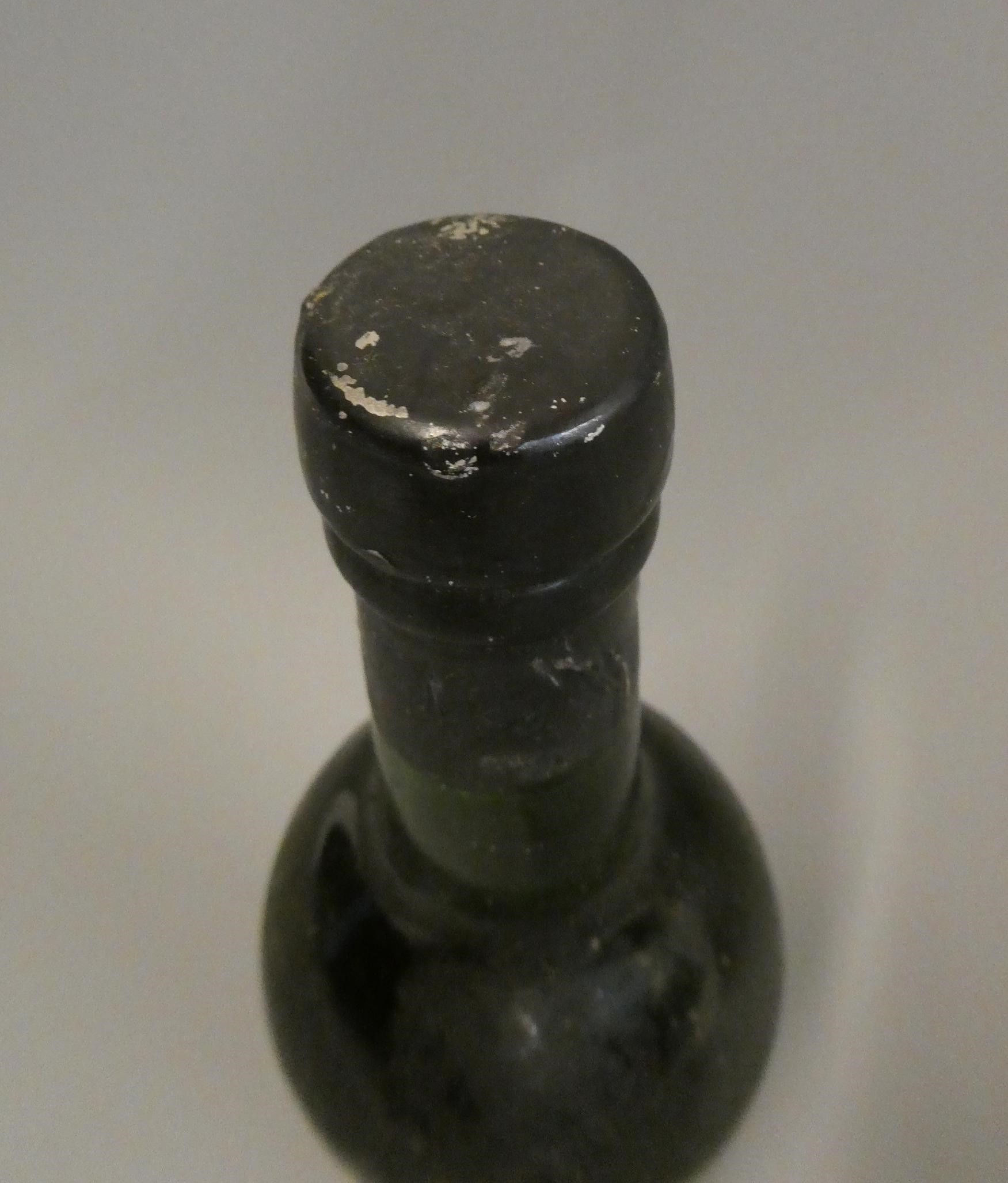 1 bottle Massandra, 1938, white muscat, Sotheby's label (Est. plus 24% premium inc. VAT) Image