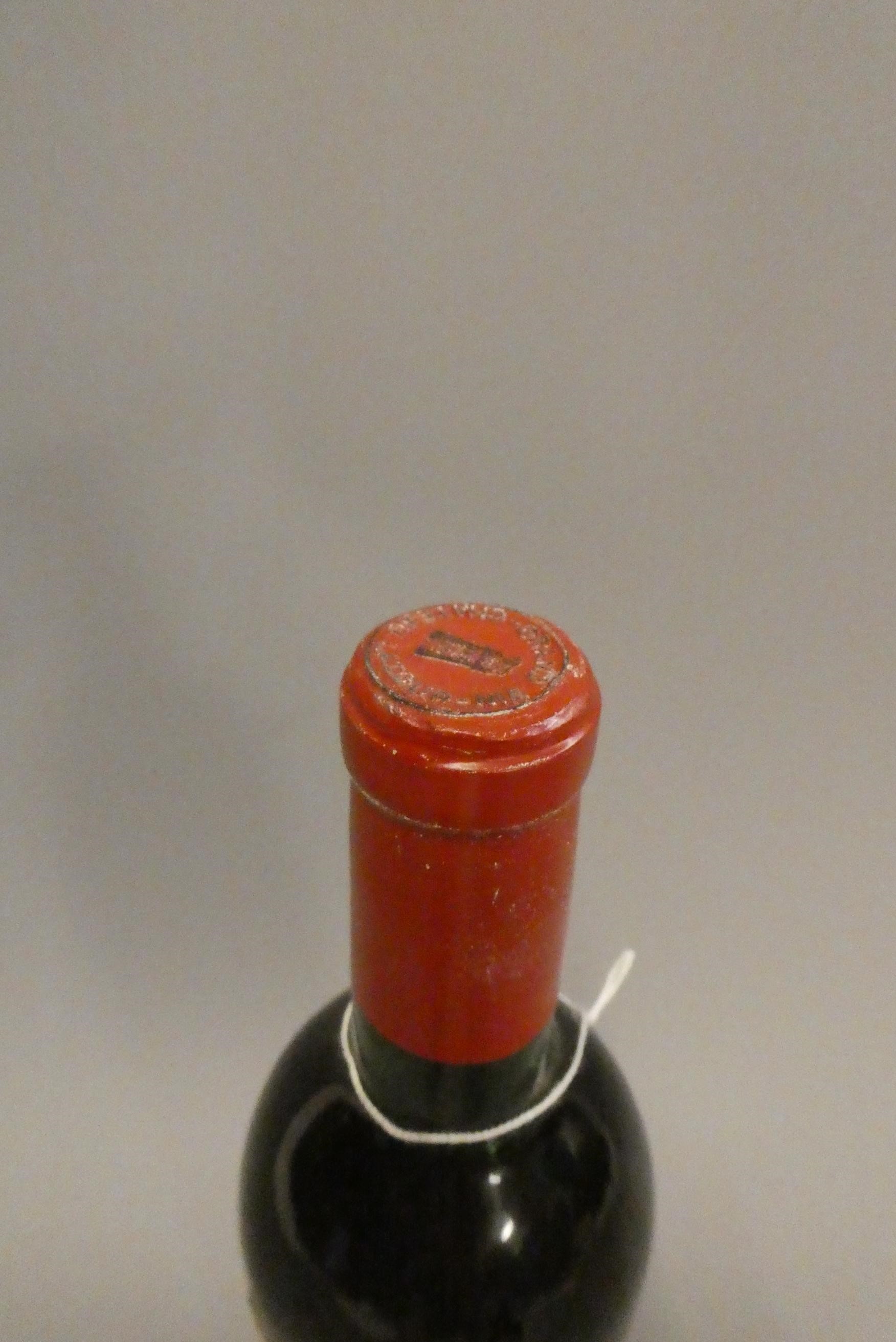 1 bottle Grand Vin de Chateau Latour, 1970, premier grand cru classe (Est. plus 24% premium inc. Image