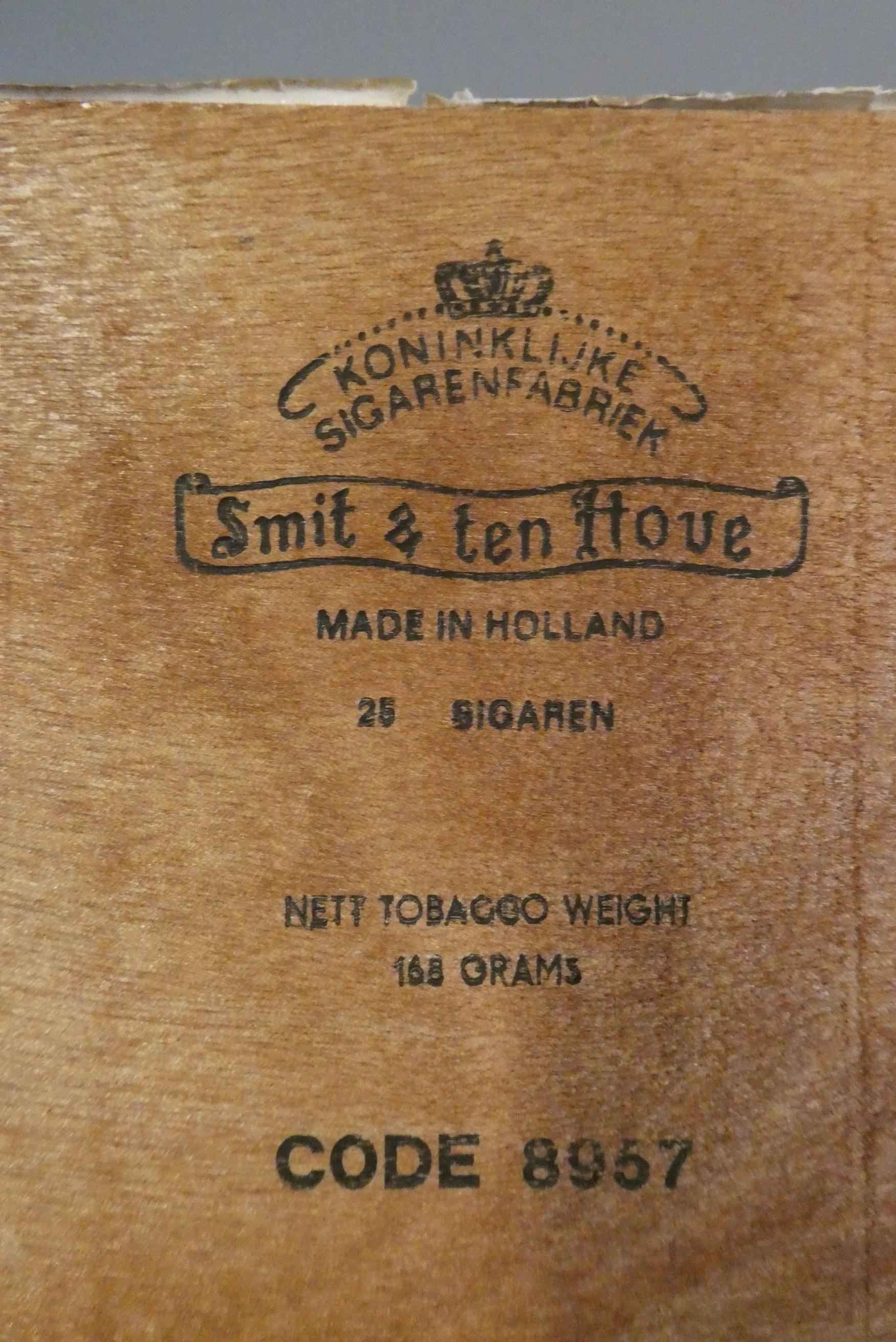 1 box of 25 Balmoral Super Class cigars, unopened (Est. plus 24% premium inc. VAT) Image