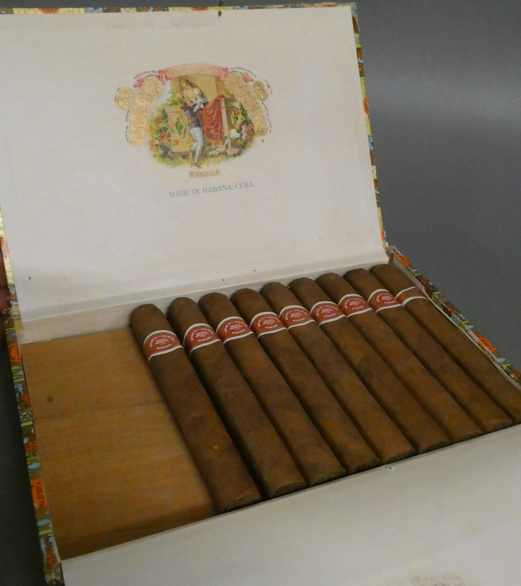 1 box of 21 Romeo y Julieta petit coronas cigars (Est. plus 24% premium inc. VAT) Image