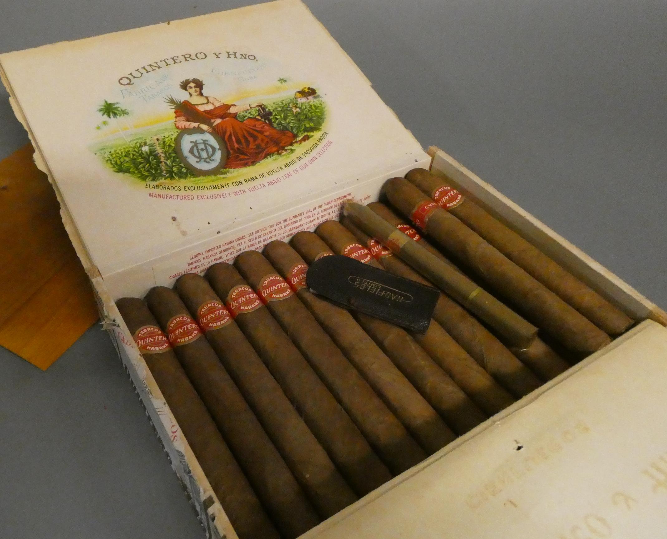 1 box of 14 Quintero y Hno Nacionales cigars, and 1 Ritmeester (Est. plus 24% premium inc. VAT) Image