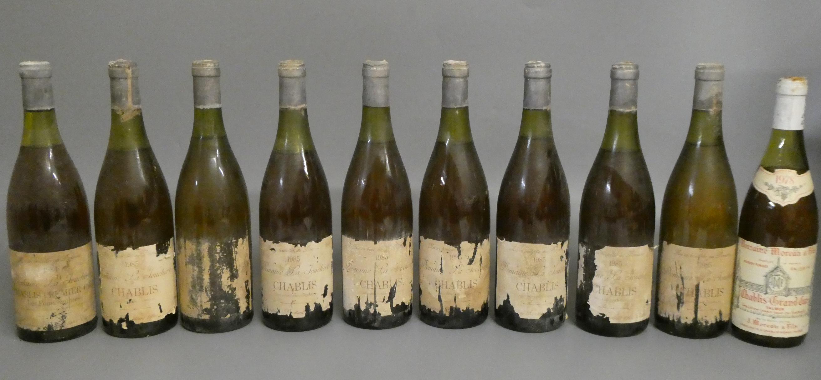 10 bottles of Chablis, comprising 9 1985 Domaine La Jouchere and 1 1978 Domaine Moeau & Fils grand Image