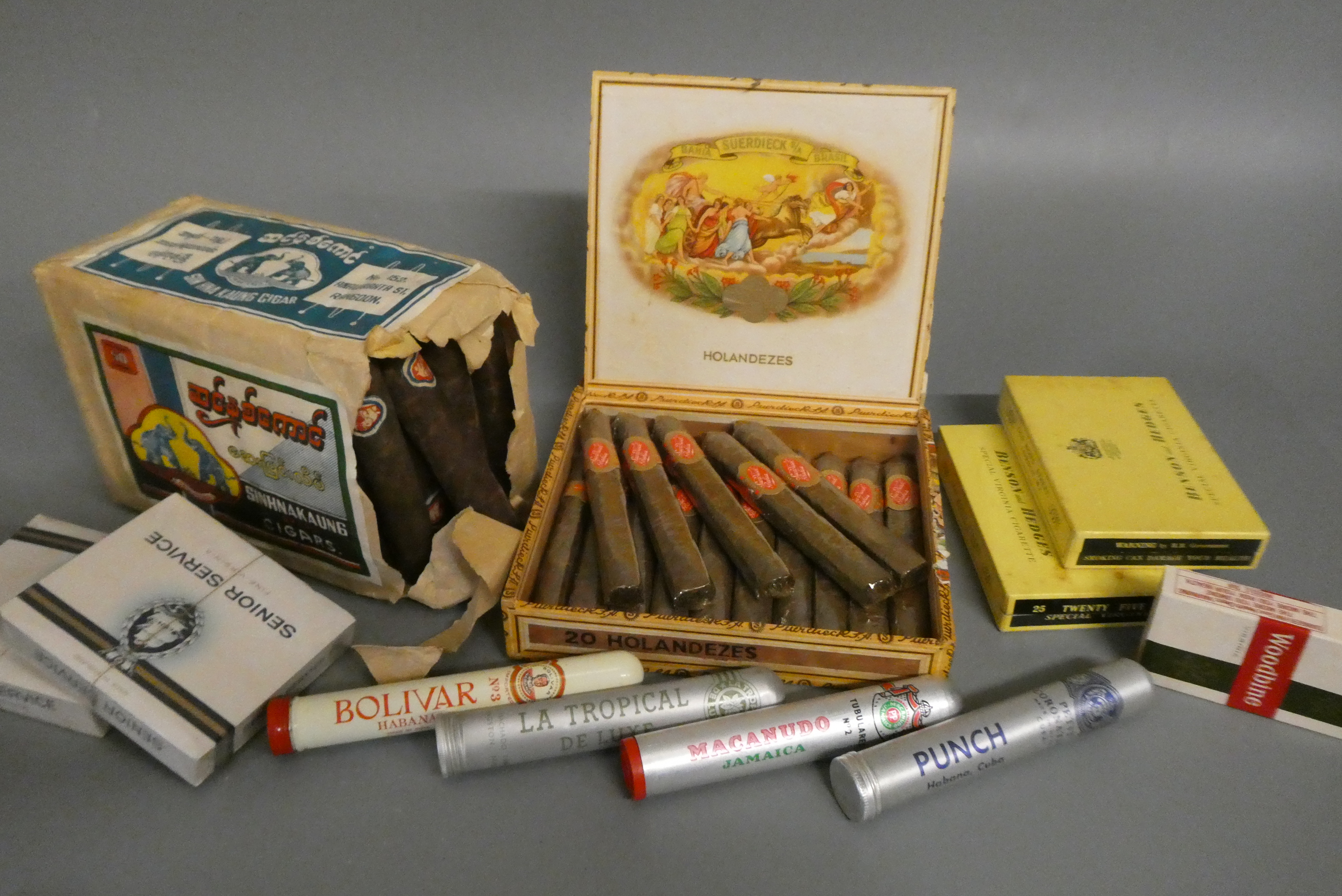 Collection of cigars & cigarettes Image