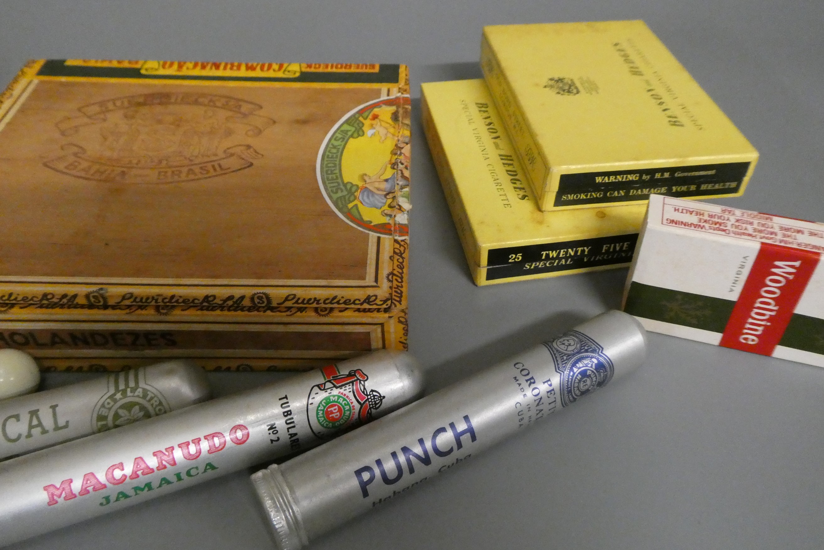 Collection of cigars & cigarettes Image