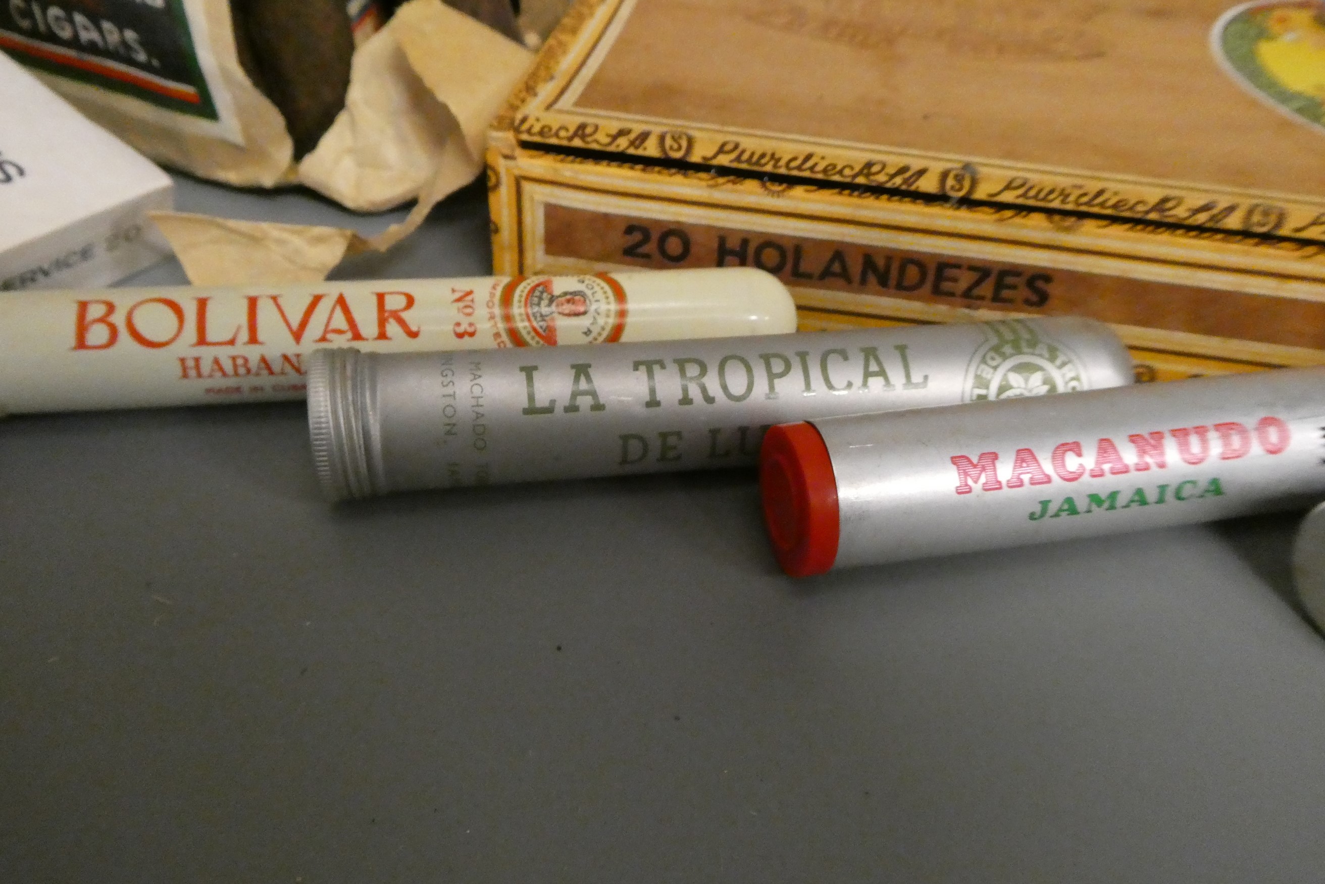 Collection of cigars & cigarettes Image