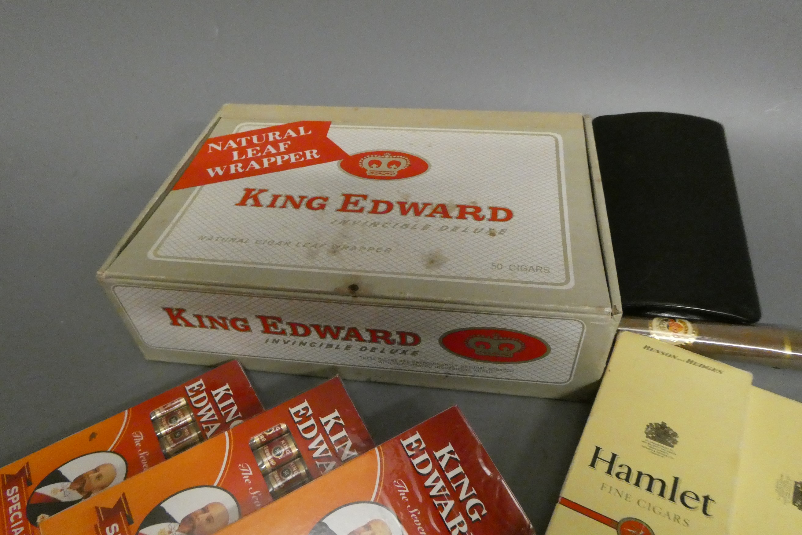 1 box of 18 King Edward Invincible Deluxe cigars Image