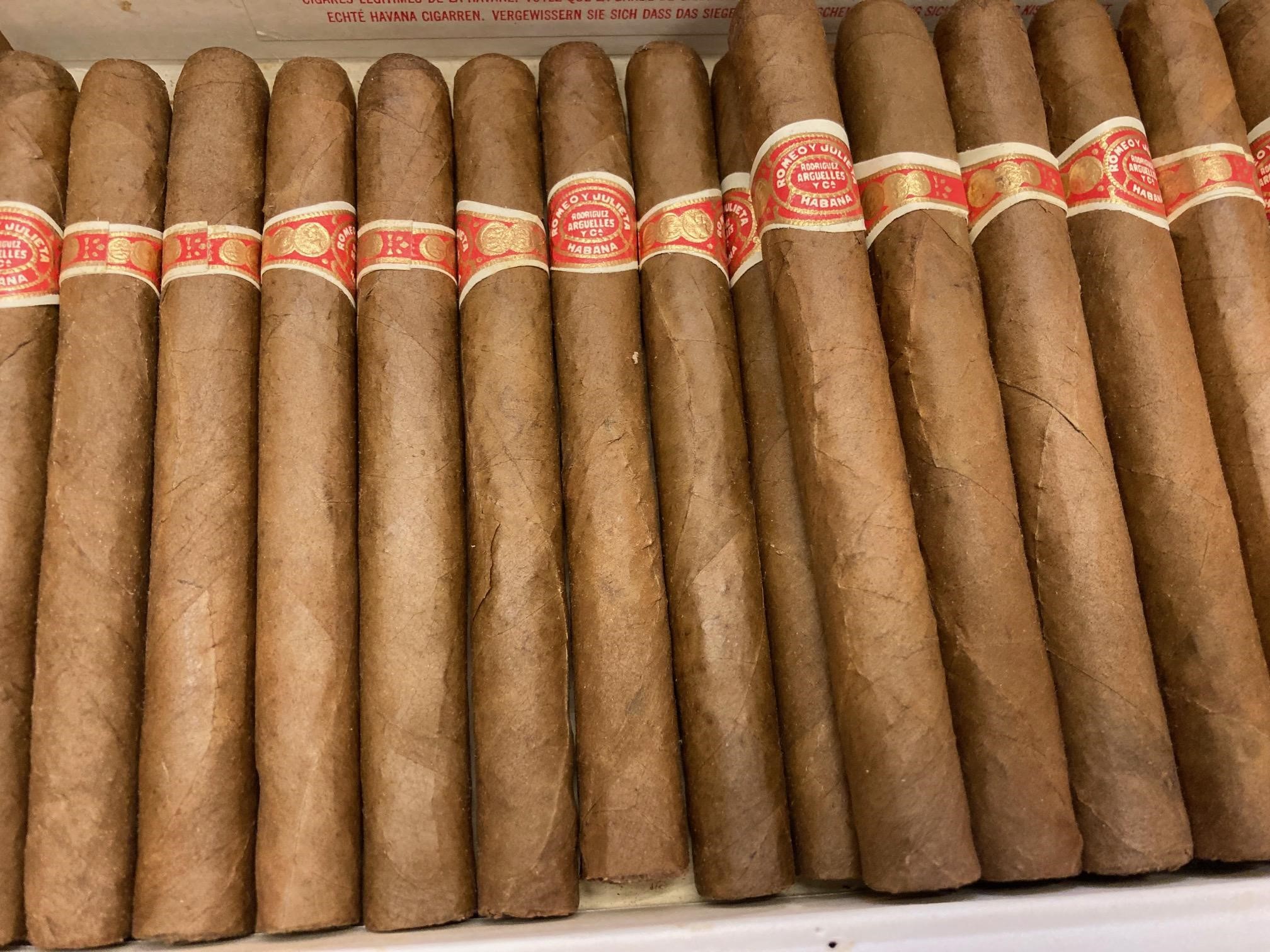 23 Romeo Y Julieta Arguelles Habana cigars in a Punch box, together with another box containing 3 Image