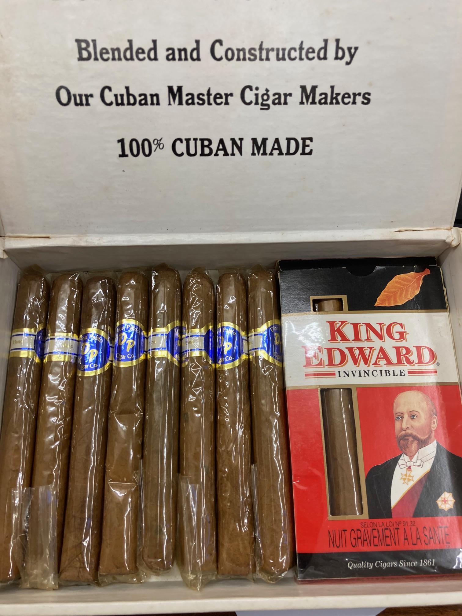A box of 8 Don Pablo Corona cigars, together with a box of 5 King Edward Invincible (2) Image